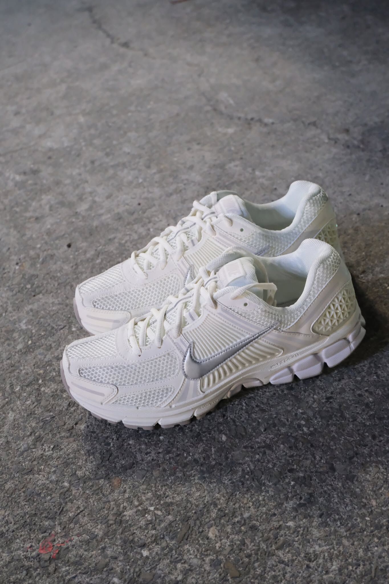 快速出貨 Nike Zoom Vomero 5 米白銀勾 白灰銀 銀勾 緩震 FB9149-103