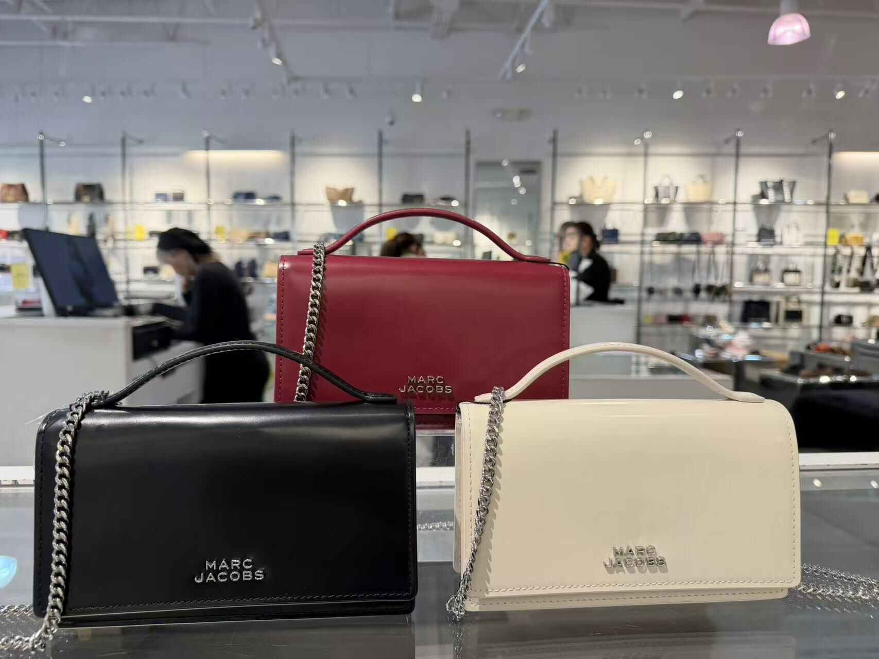 【直播】Marc Jacobs H030704 皮革鏈條翻蓋包