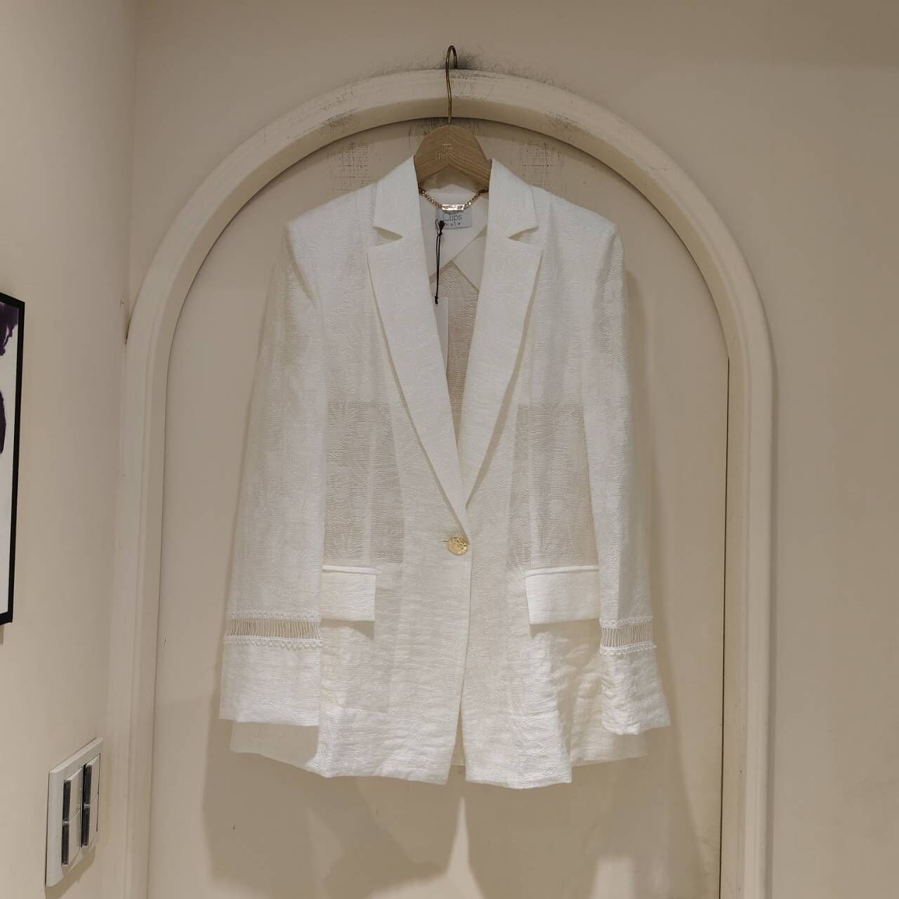 Clips more亞麻造型鏤空袖口西裝外套