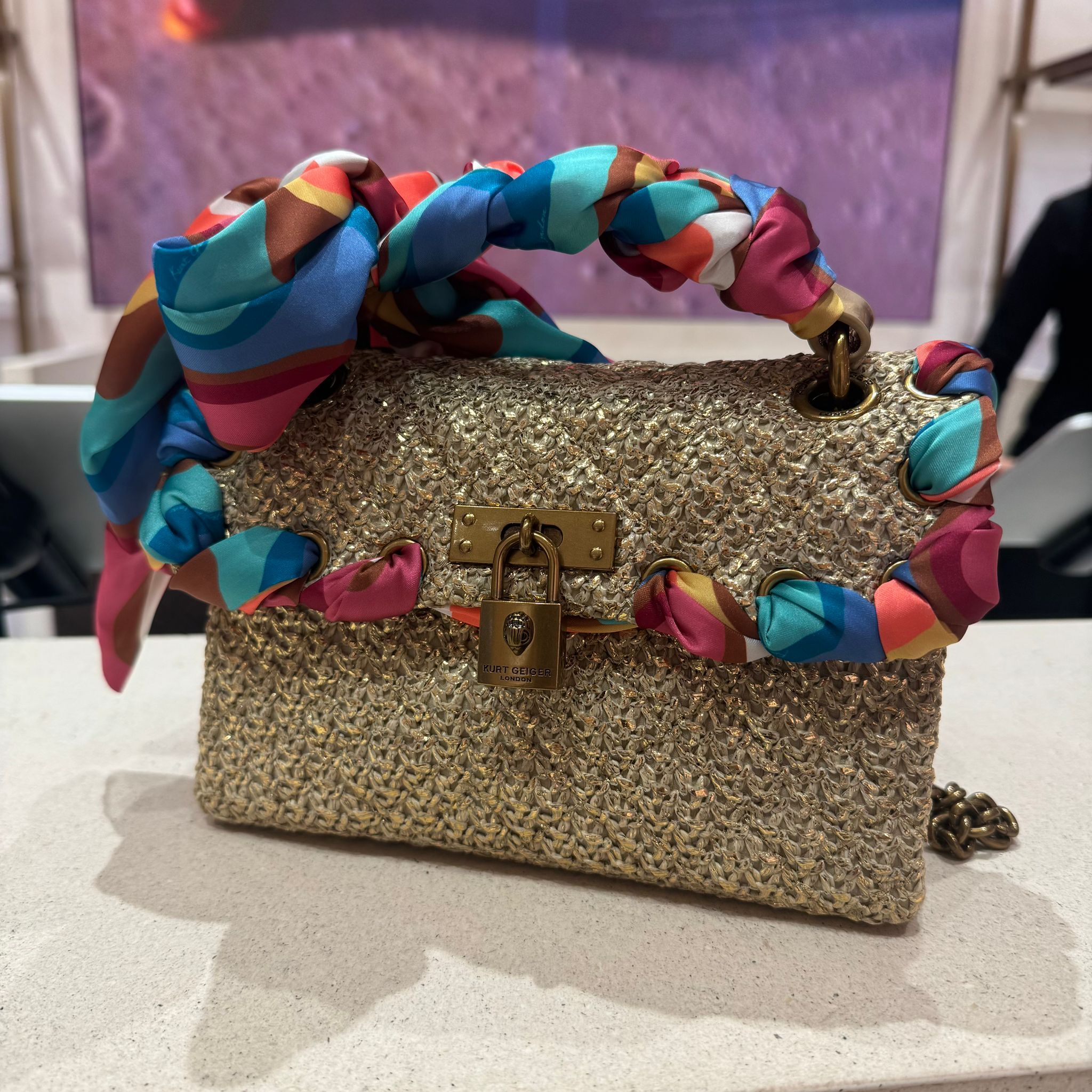 UK-GGG0305-628 Kurt Geiger 金彩编织包20x14x6cm (A50)