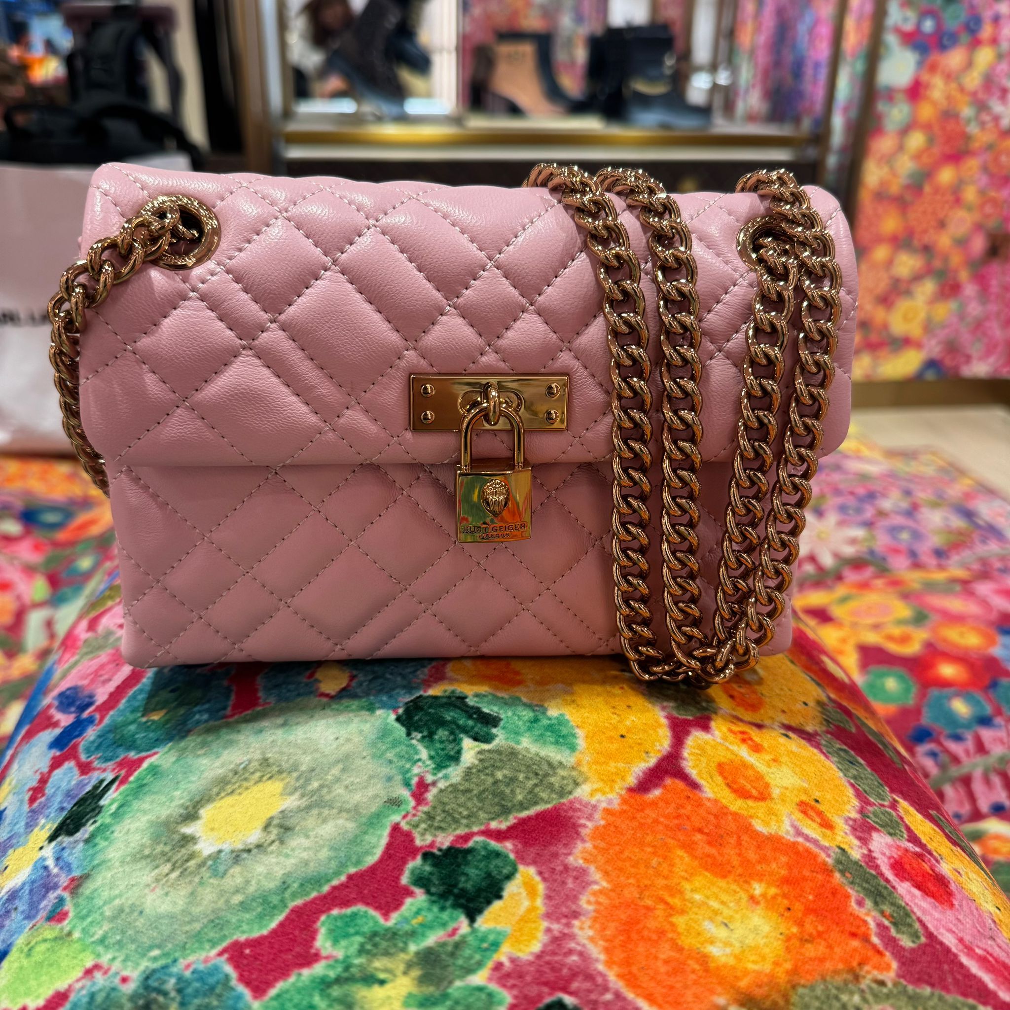 UK-GGG0305-631 Kurt Geiger 羊皮包-粉紅色(鎖扣隨機款) 20x15x6cm (A53)