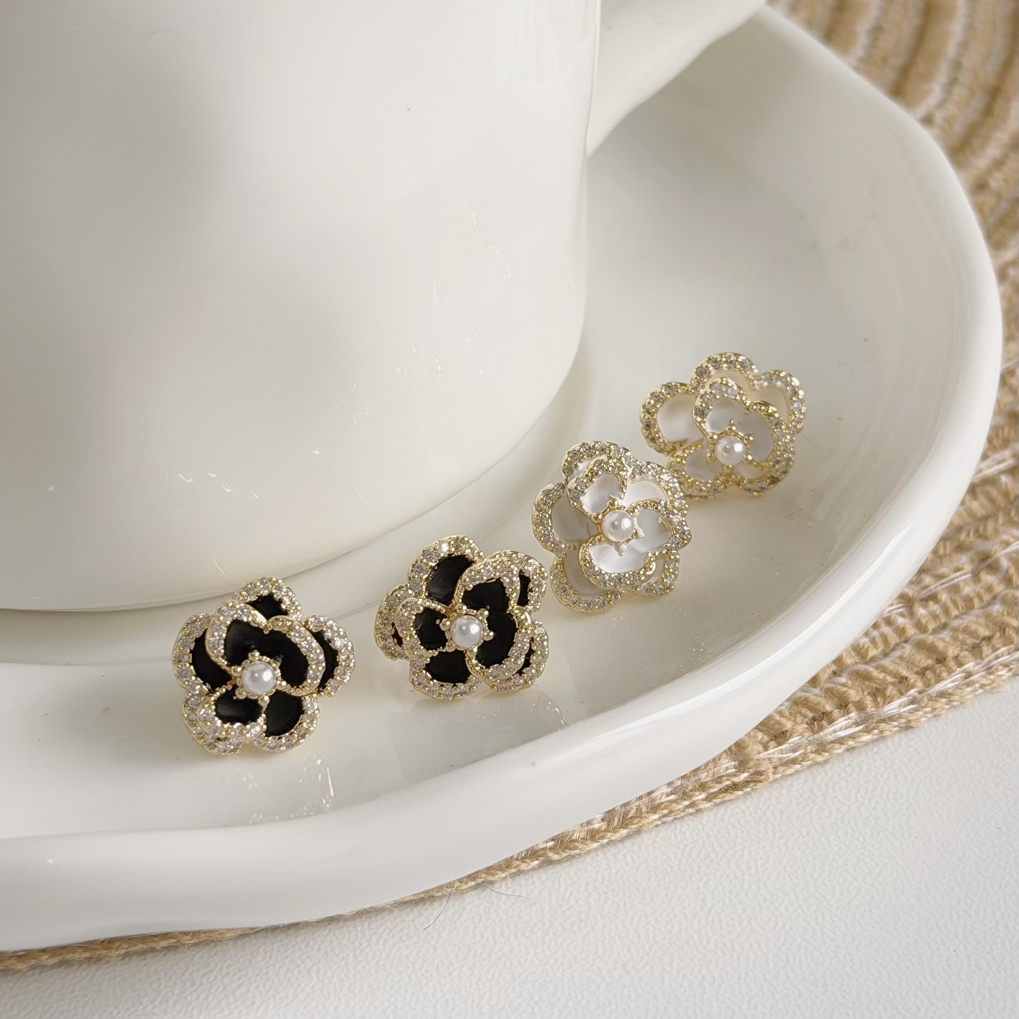 A273排鑽珍珠山茶花耳針