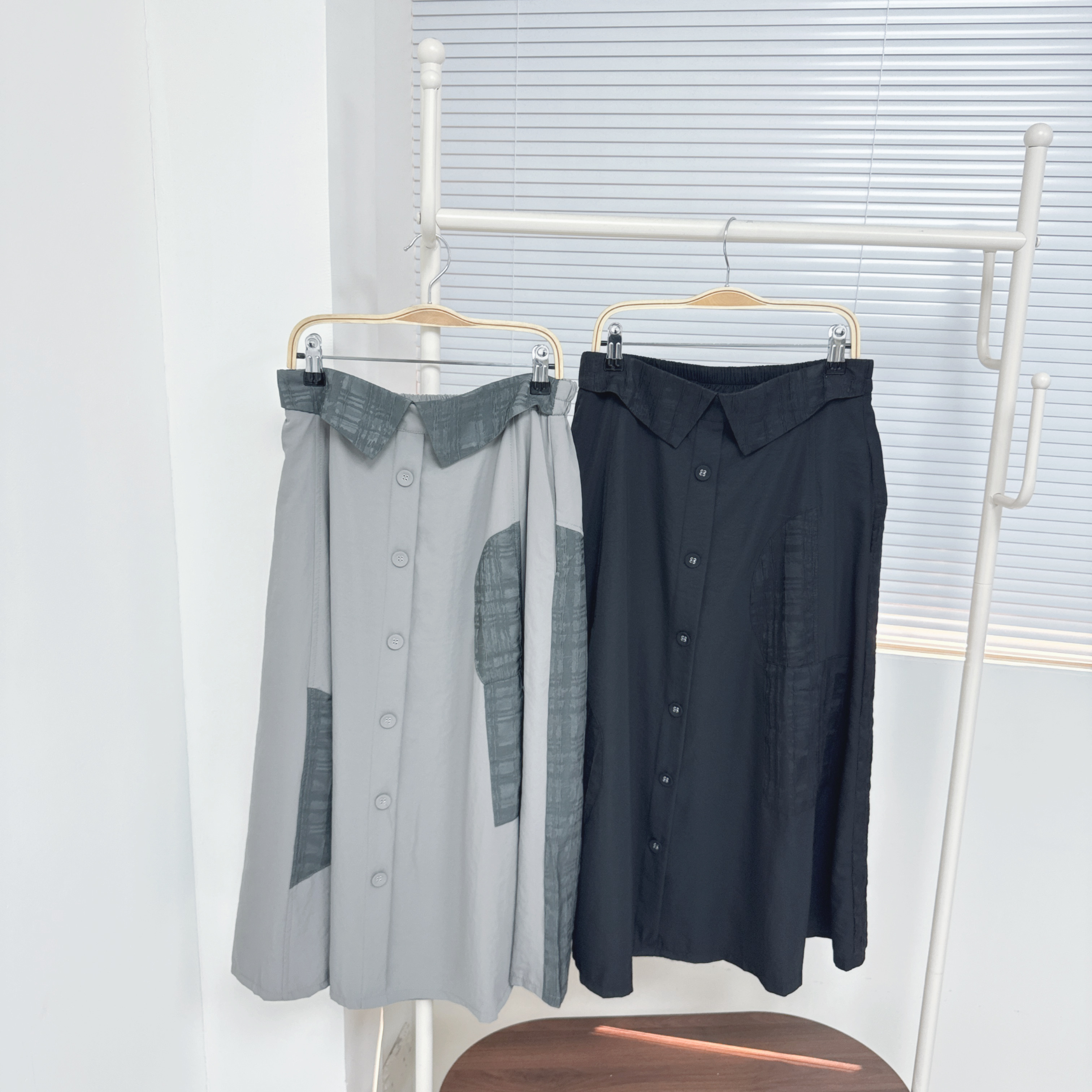 【廠家制】假鈕扣拼壓紋布半裙 (K70-K71)