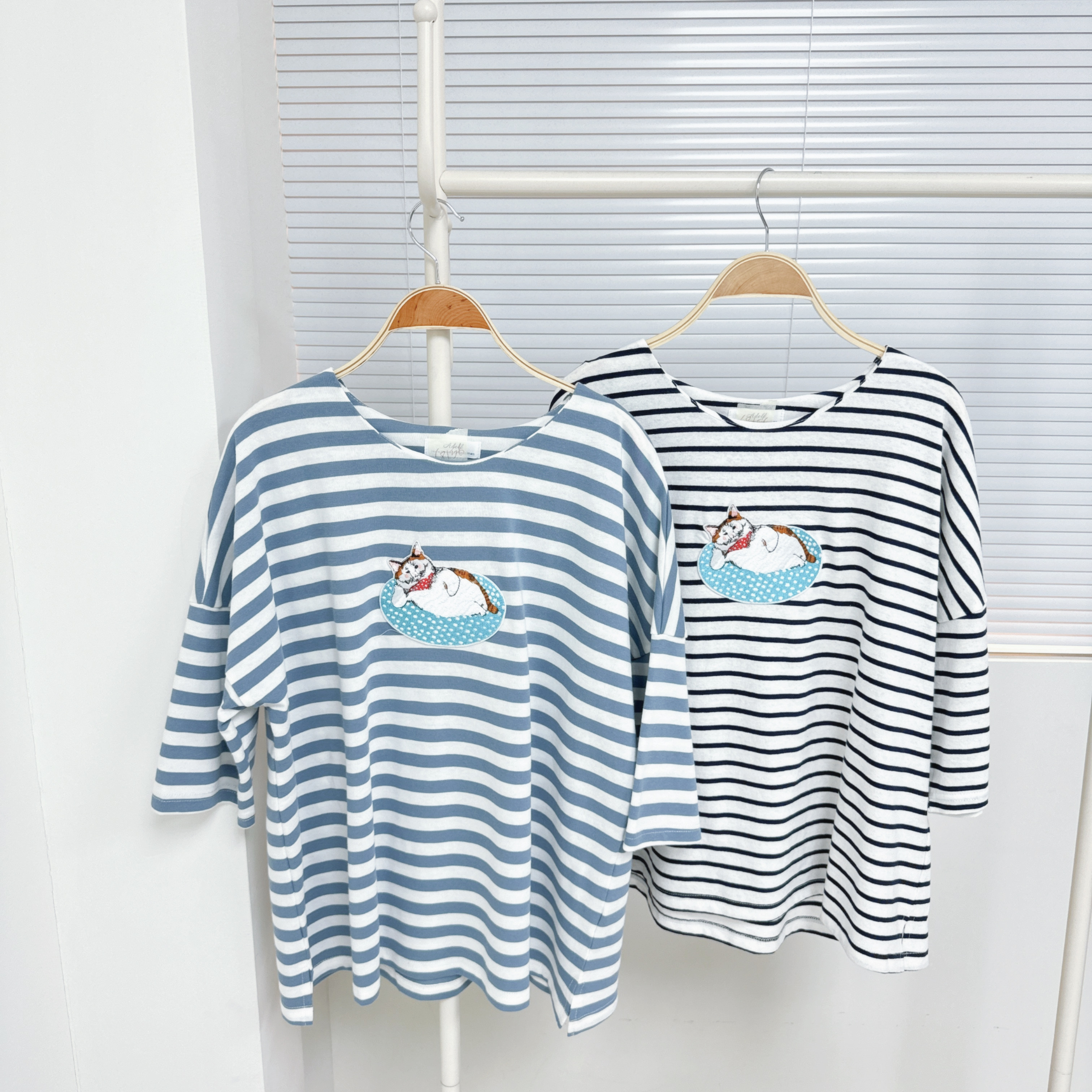 【廠家制】橫暗繡貓貓短袖TOP (K30-K31)