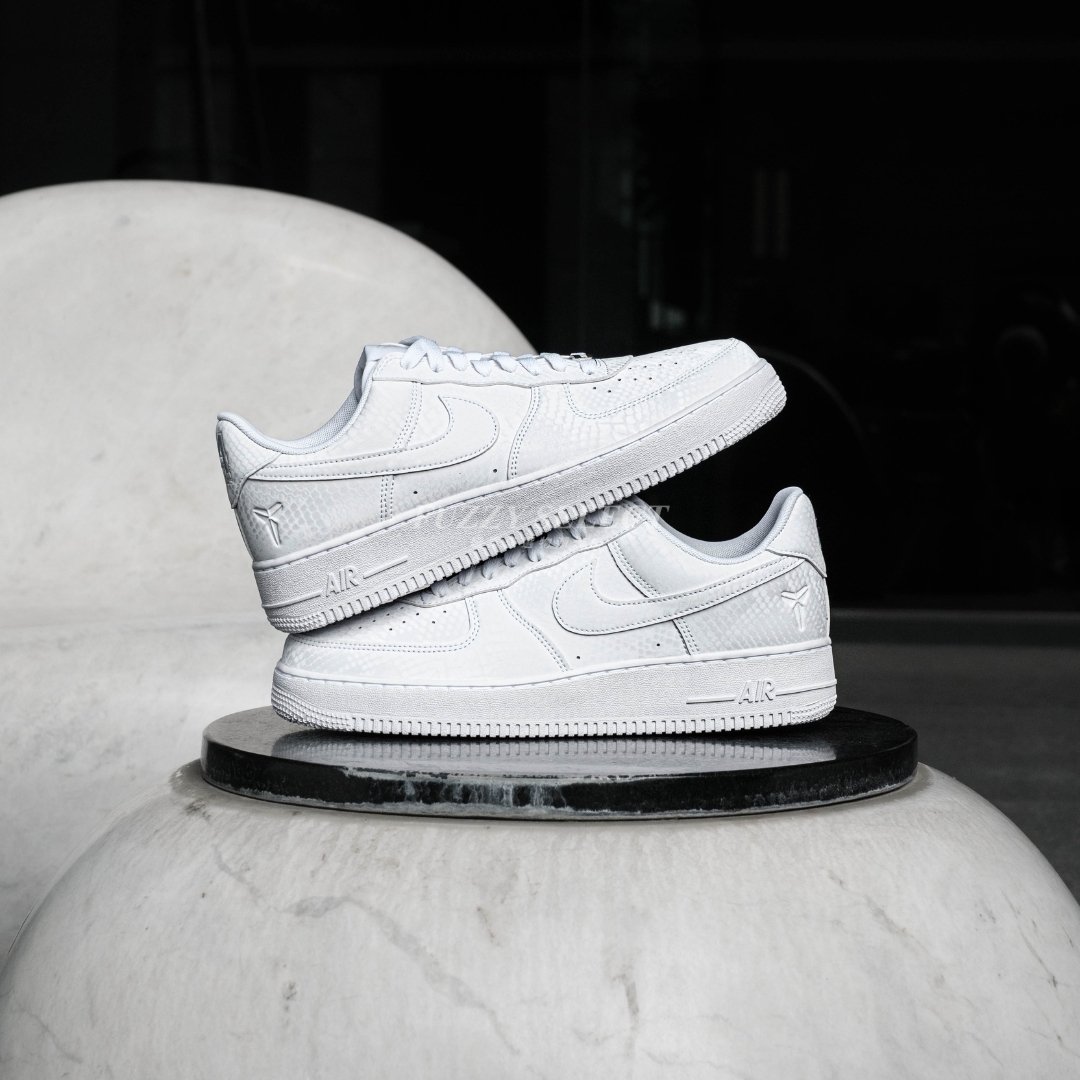 【逢甲FUZZY】Kobe Bryant x Nike Air Force 1 "Triple White"  蛇鱗白 刺繡 IB0018-100
