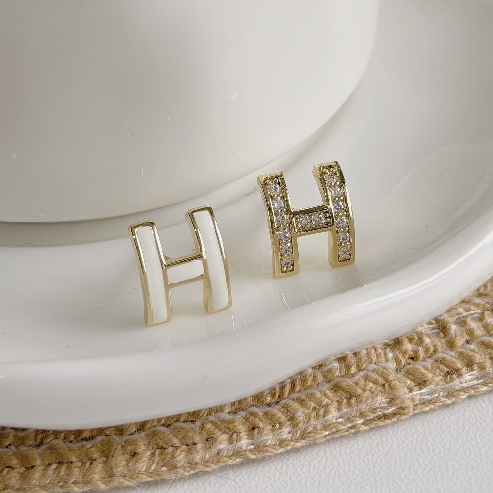 A281排鑽烤漆字母H耳針