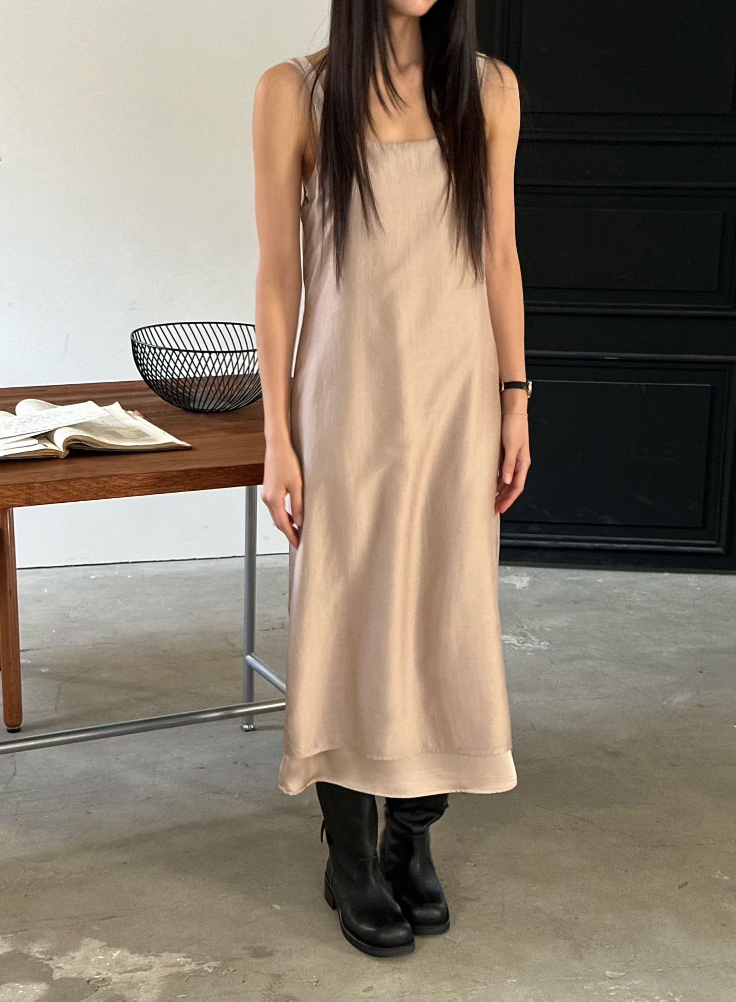 可調節細肩帶光澤洋裝