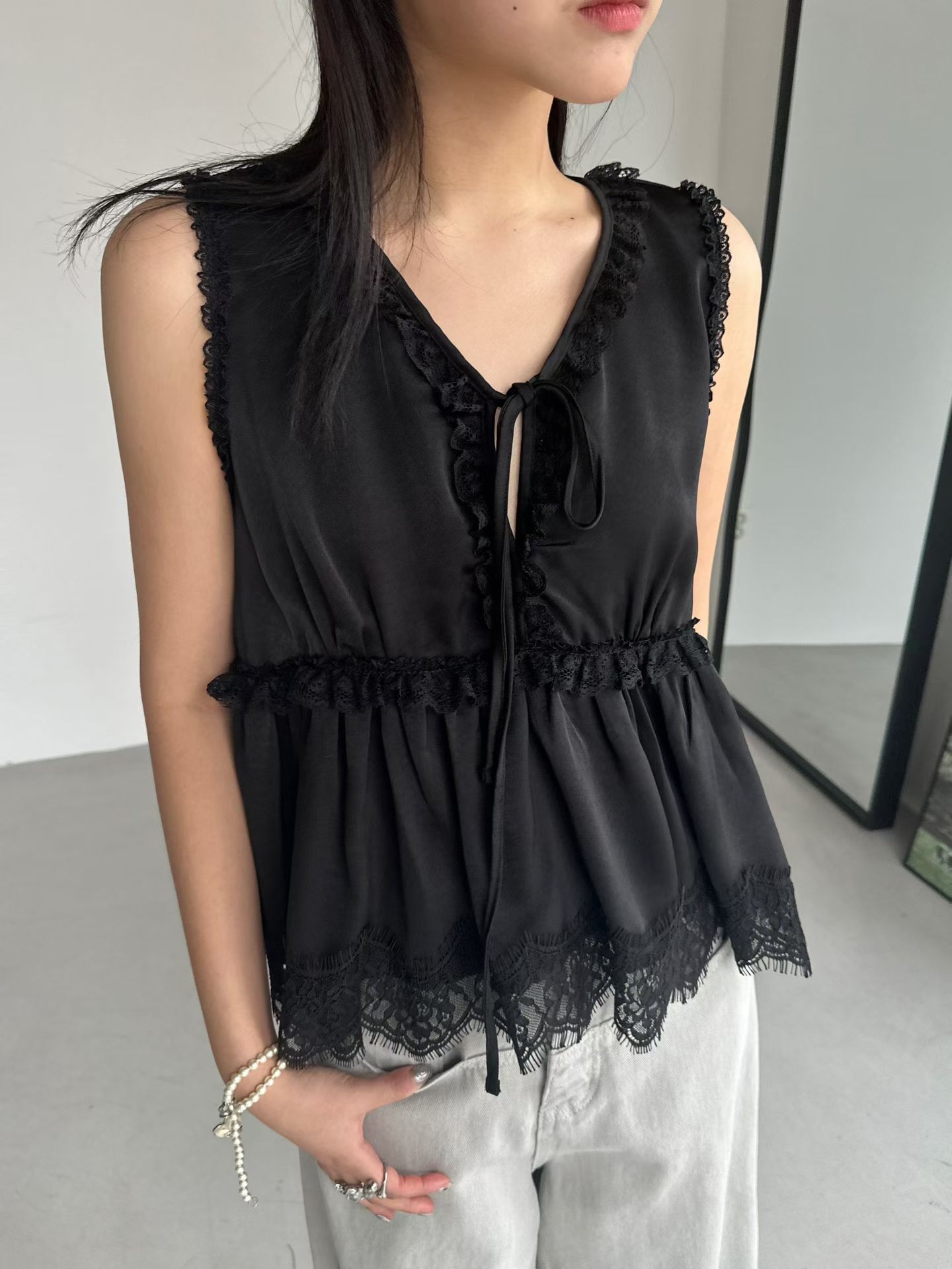 蕾絲邊造型背心