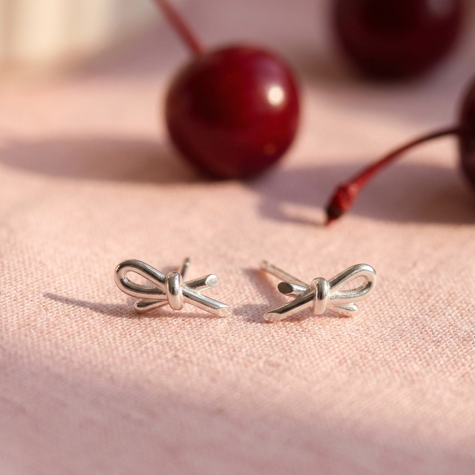 蝴蝶造型的純銀耳環，可改耳夾，無耳洞也可以配戴