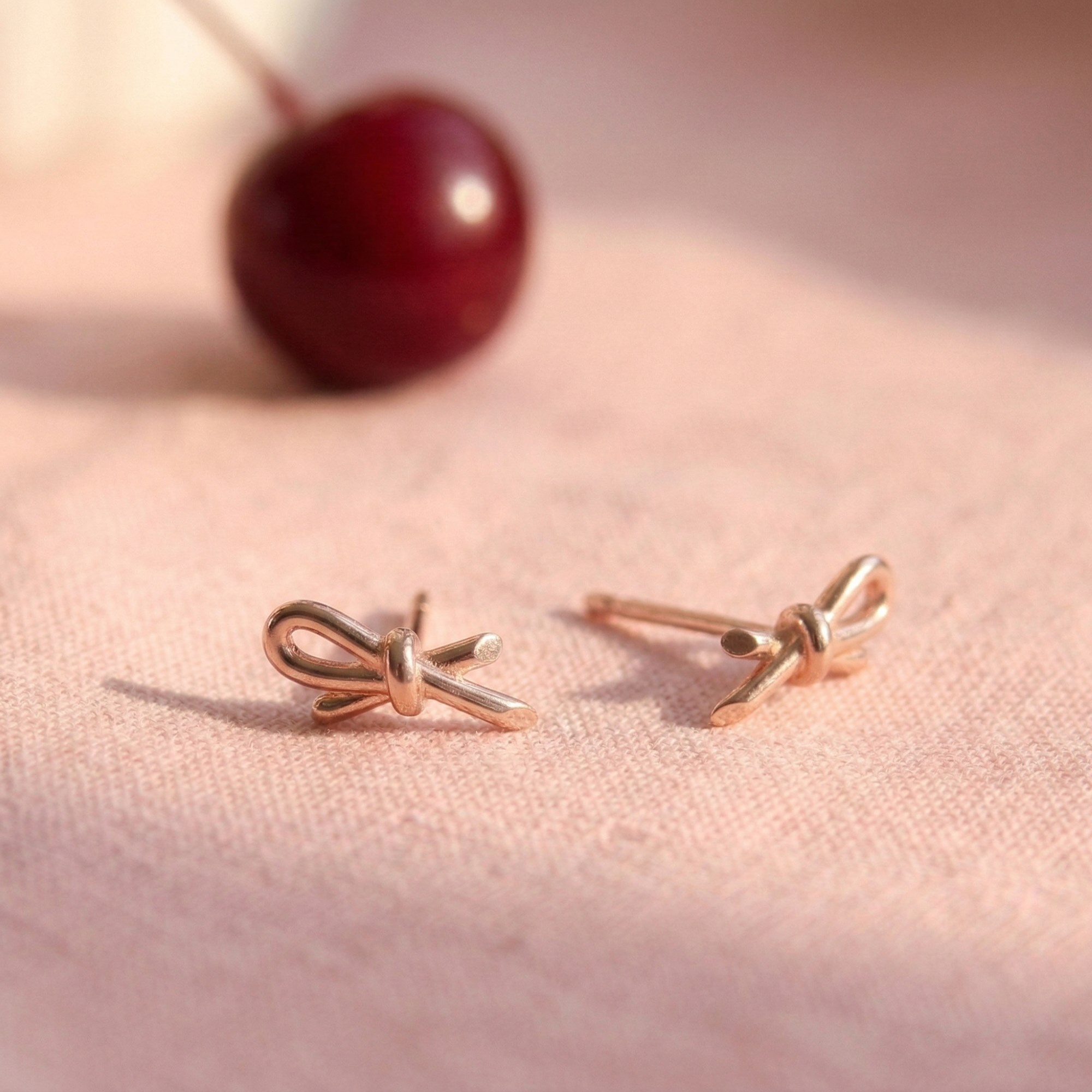 蝴蝶造型的純銀耳環，可改耳夾，無耳洞也可以配戴