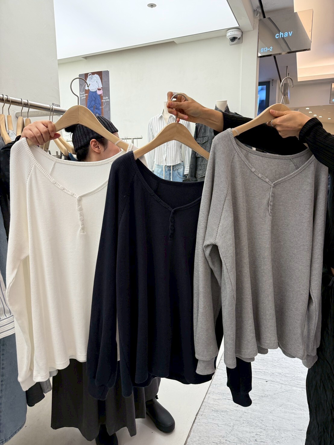 #AF27大Ｕ領鬆餅格上衣(灰/白/深藍/燕麥)