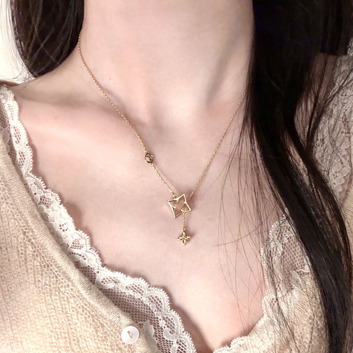 18k lv”雙鏤空尖花垂墜高奢定製項鍊