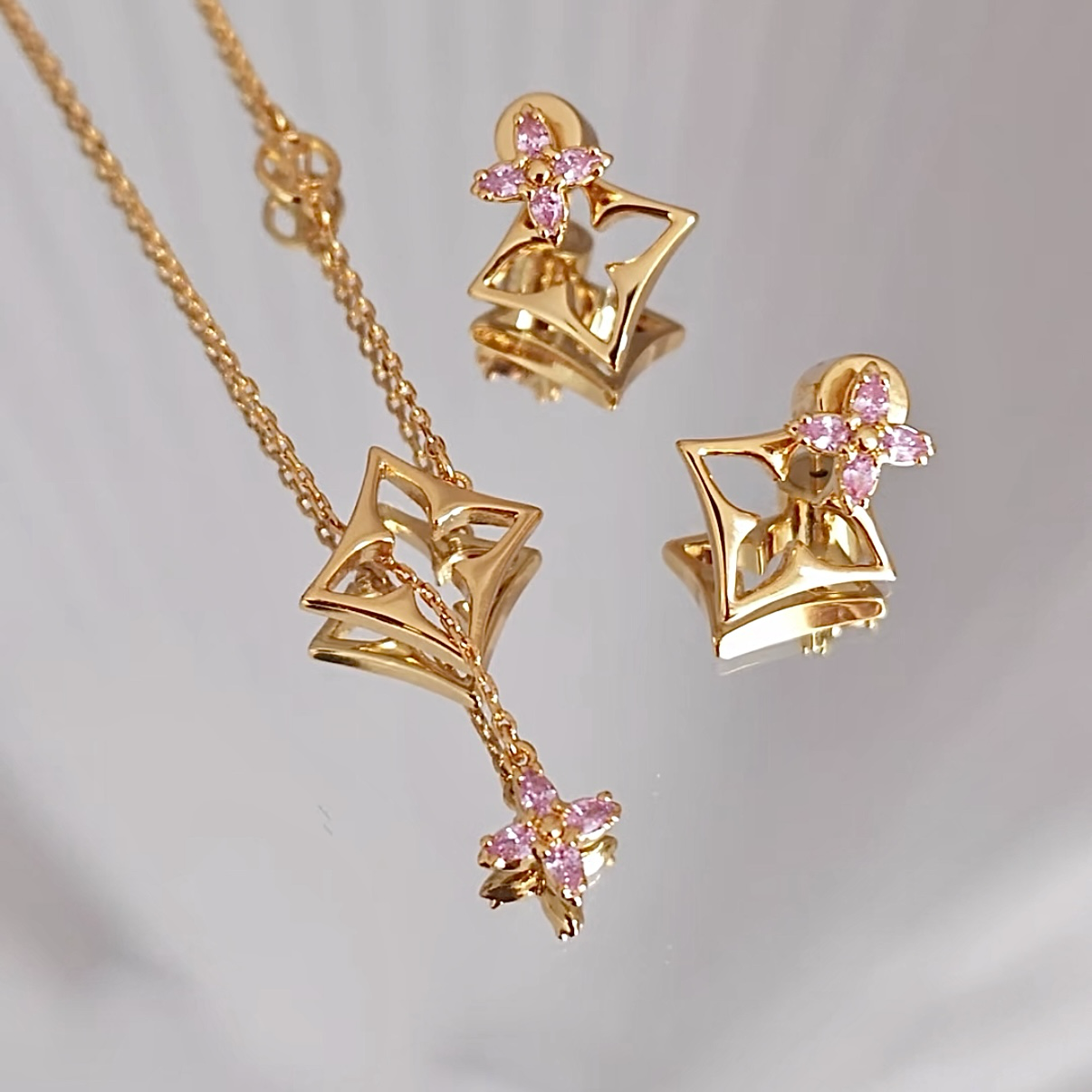 18k lv”情人節限定粉鑽款”雙鏤空尖花垂墜高奢定製項鍊