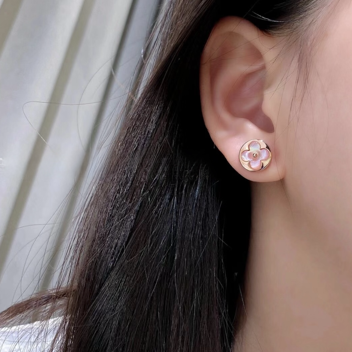 18k lv”紅粉白玉貝經典老花/高奢定製單耳釘