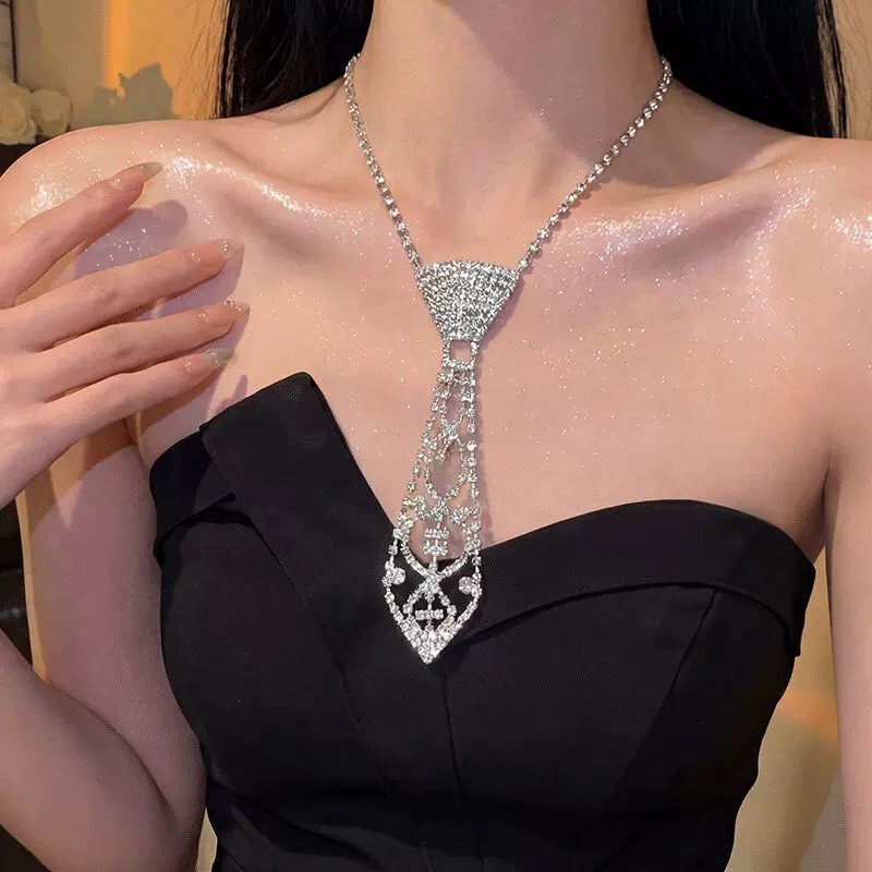 鏤空帶鑽領帶項鍊