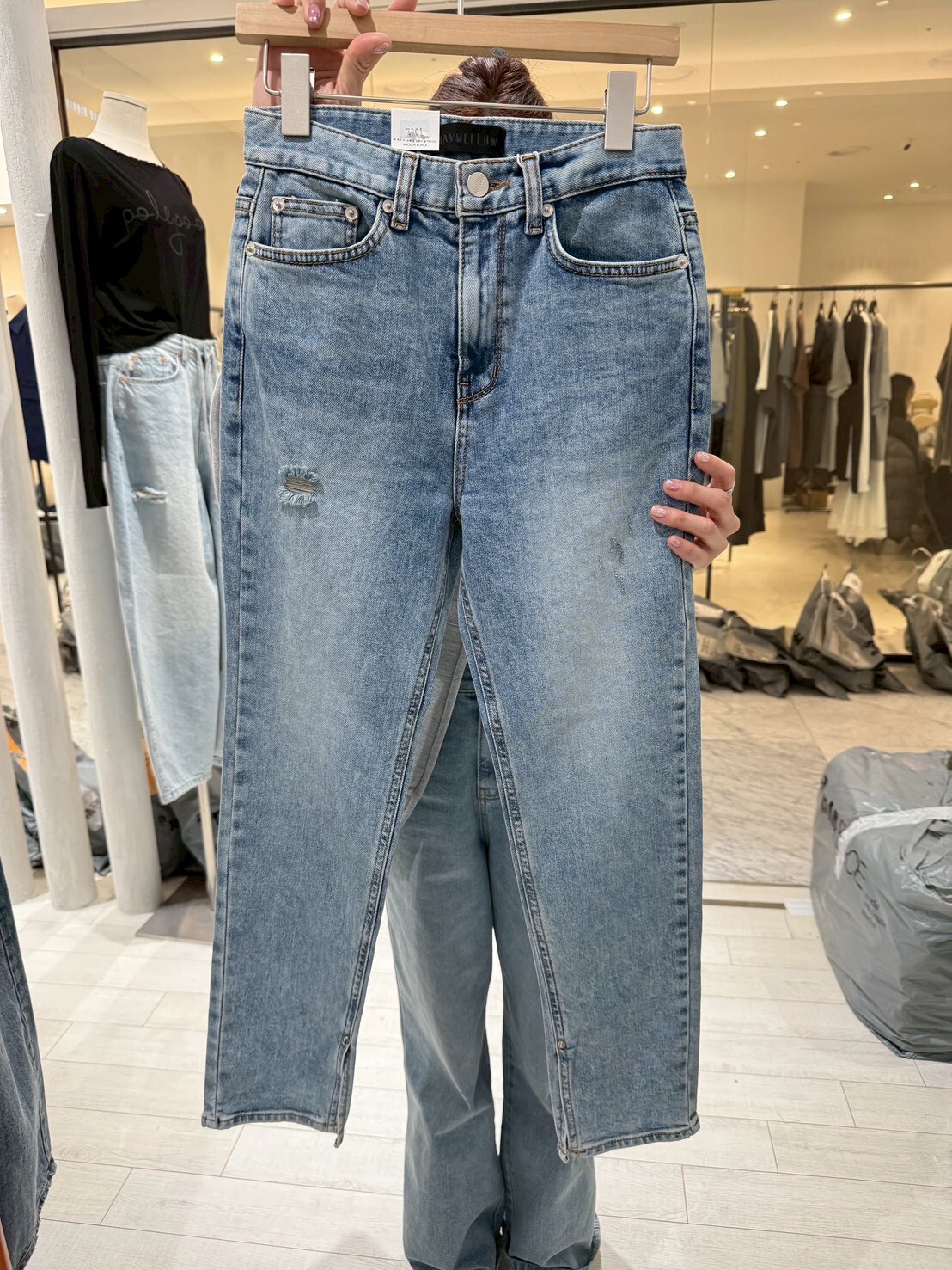 #AF34微刷破小腳牛仔褲