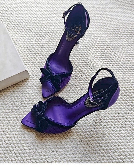 甜美蕾絲拼接緞面高跟涼鞋