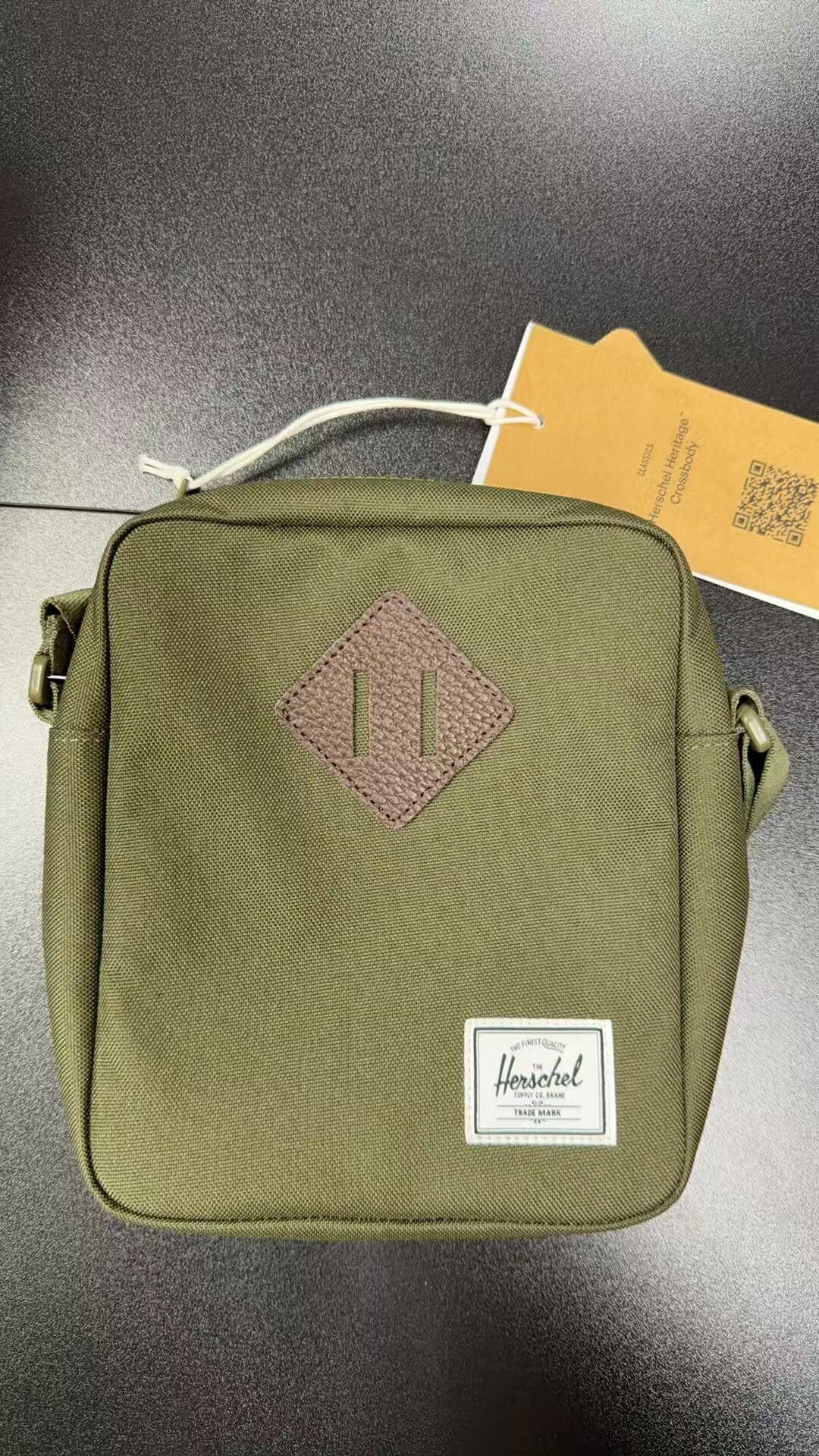 【直播】Herschel Supply Co. LX0307115 斜背包