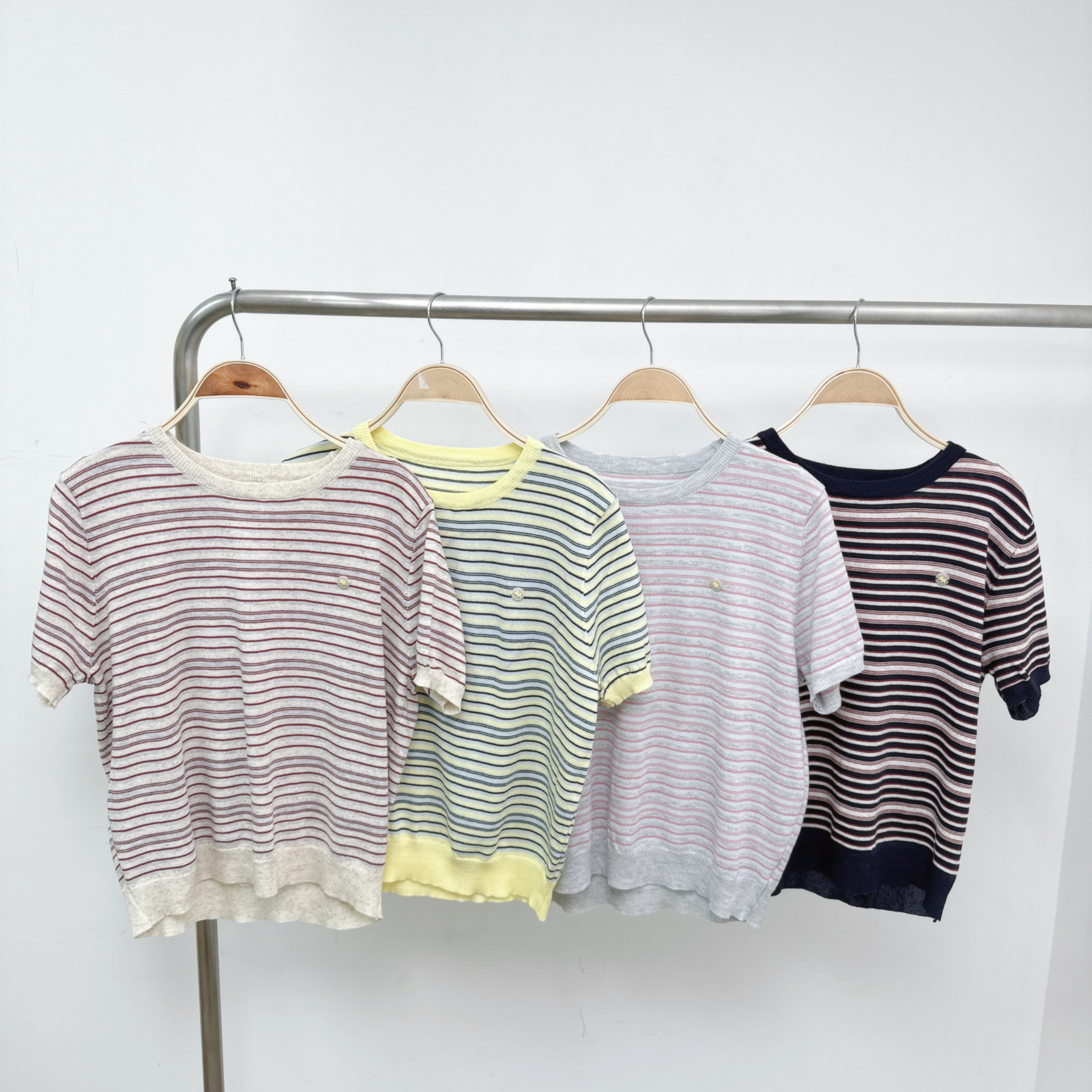 【預訂】鈕扣裝飾拼色間彈性短袖針織TOP (P57-P60)