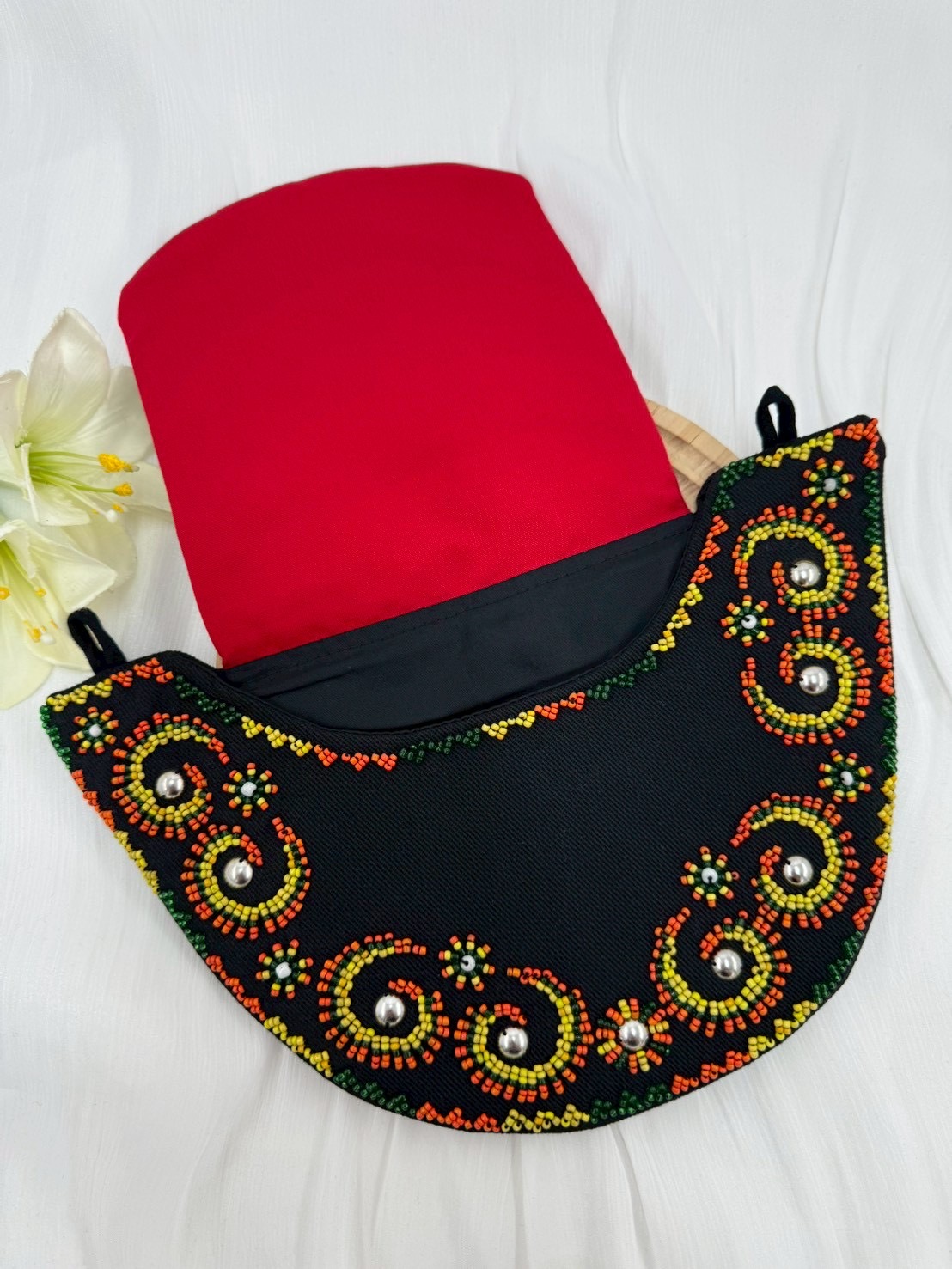 ★ No.35手工珠繡圖騰包深16.5上寬28下寬16.5