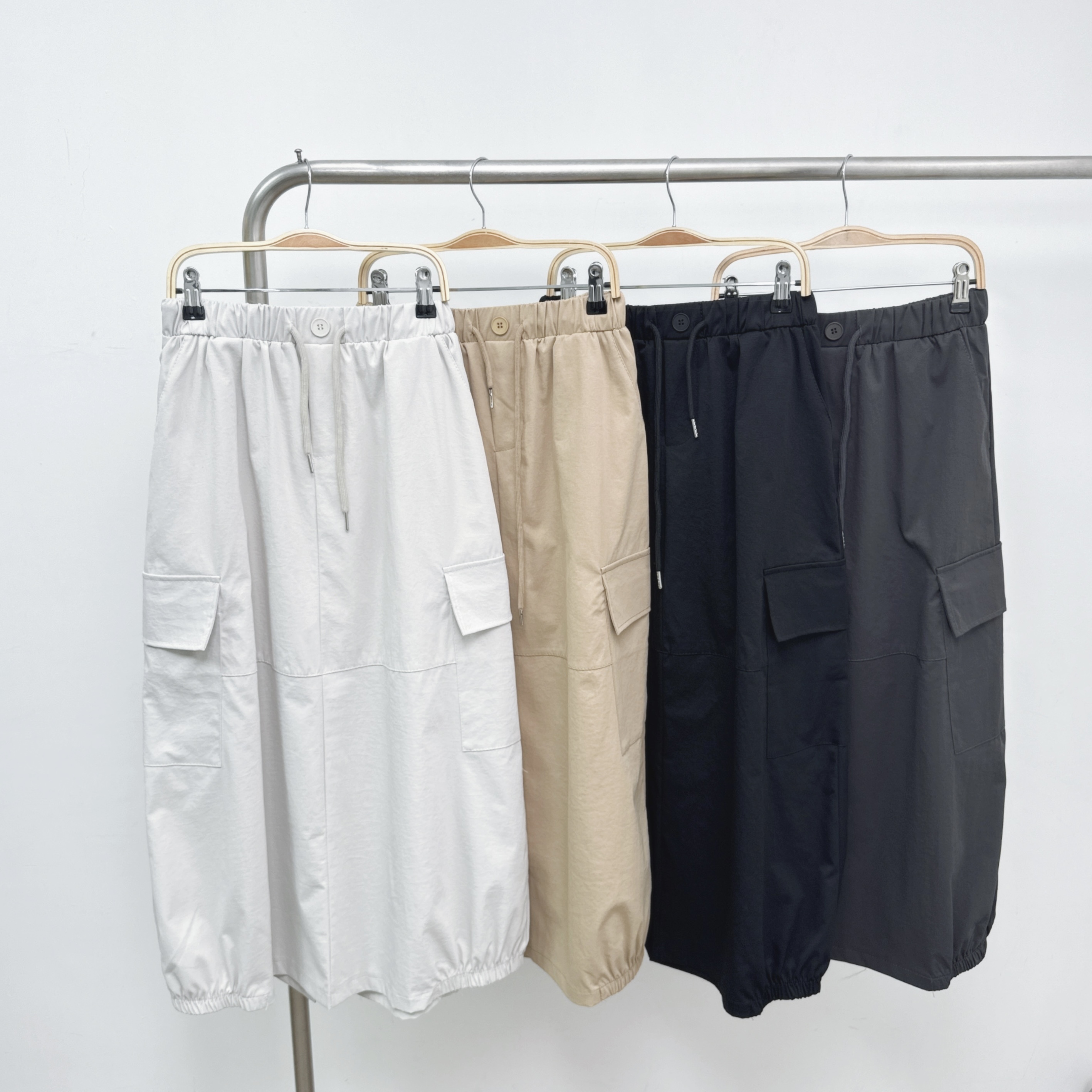 【預訂】側口袋後開叉小橡筋腳假開鈕綁繩長裙 (P22-P25)