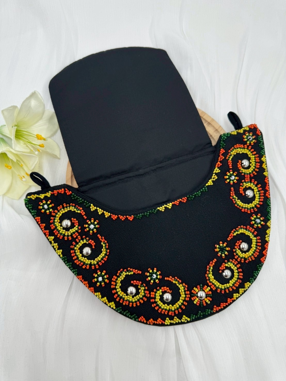 ★ No.37手工珠繡圖騰包深16.5上寬28下寬16.5