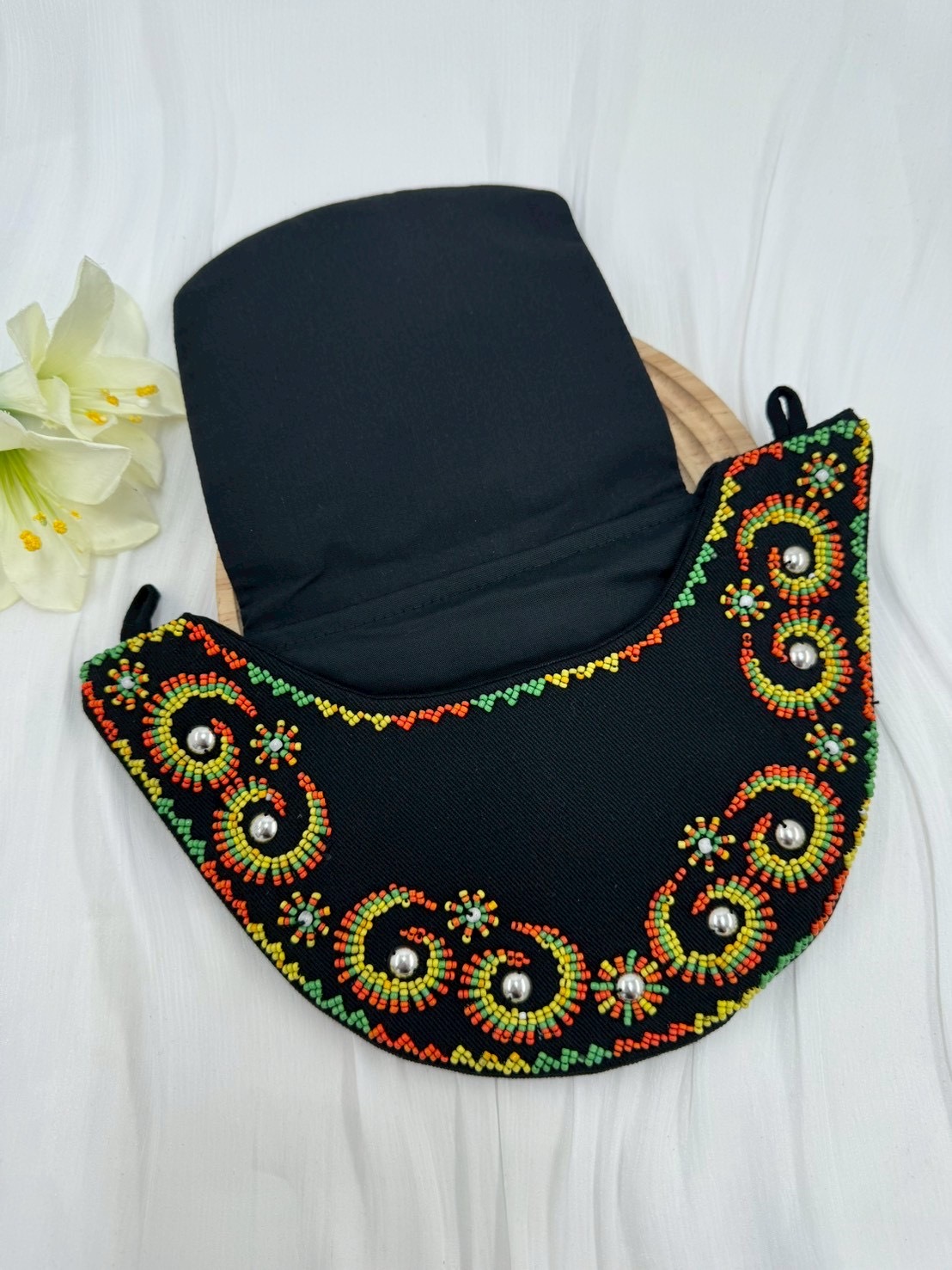 ★ No.38手工珠繡圖騰包深16.5上寬28下寬16.5