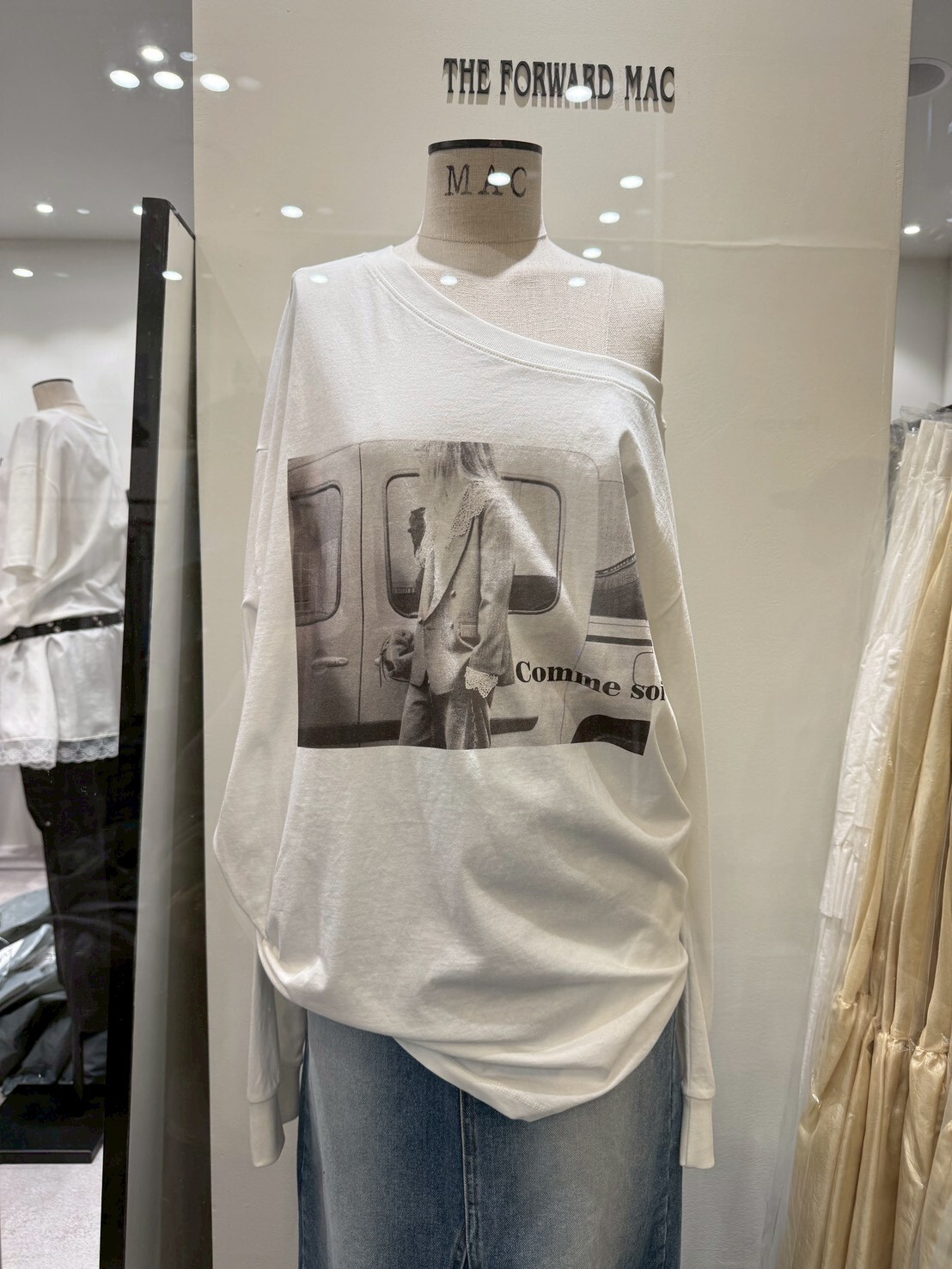 #AF37斜肩圖片轉印長Ｔ(白/墨)