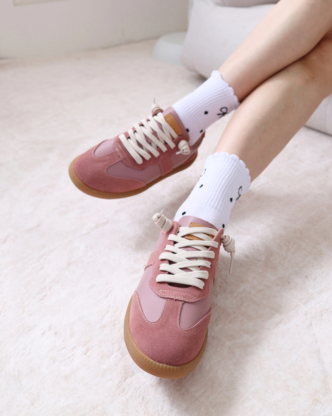 Sanly Joy 焙烏龍奶真皮德訓鞋 女生襪子搭配細節展示