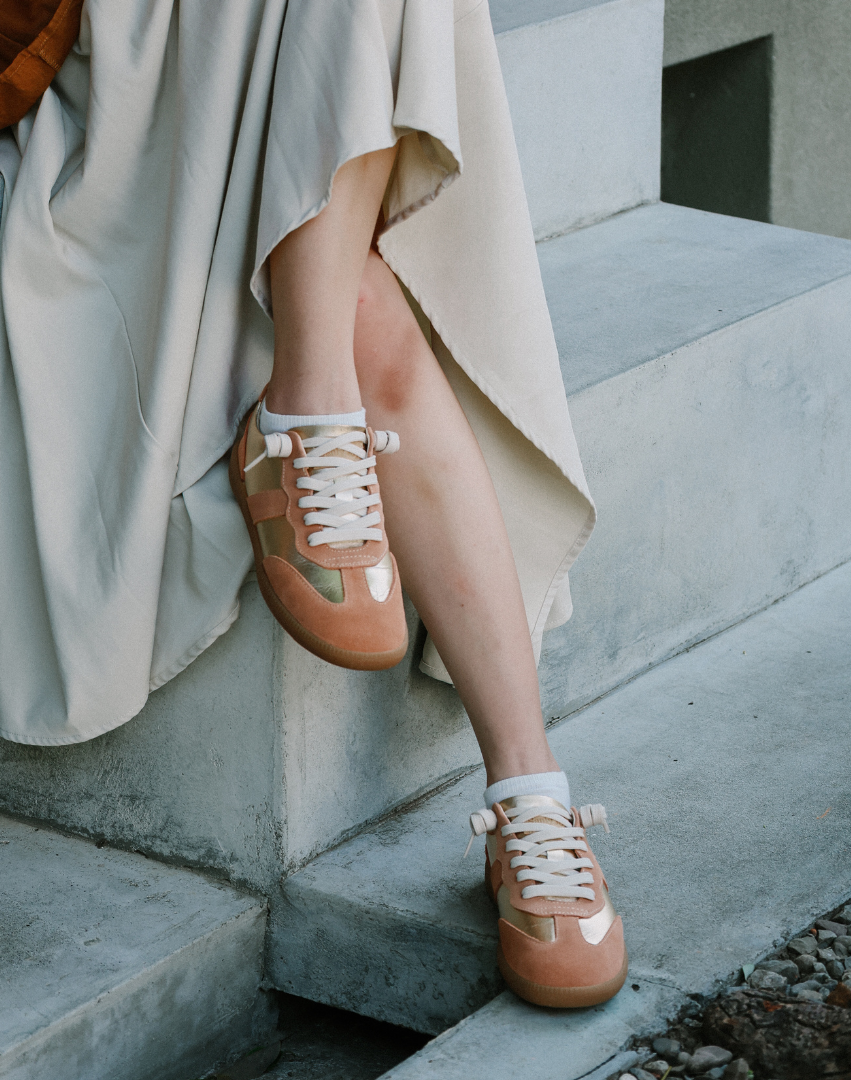 Sanly Joy 香檳金德訓鞋 女生階梯坐姿穿搭展示 復古運動休閒鞋