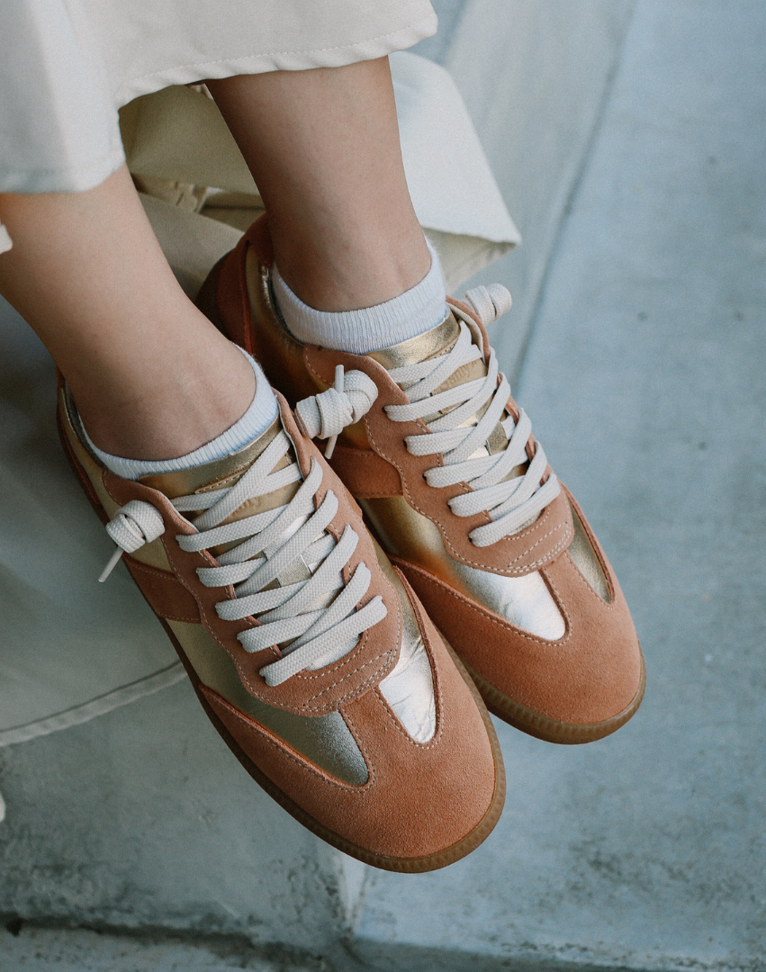 Sanly Joy 香檳金真皮德訓鞋 鞋面皮革與鞋帶細節特寫