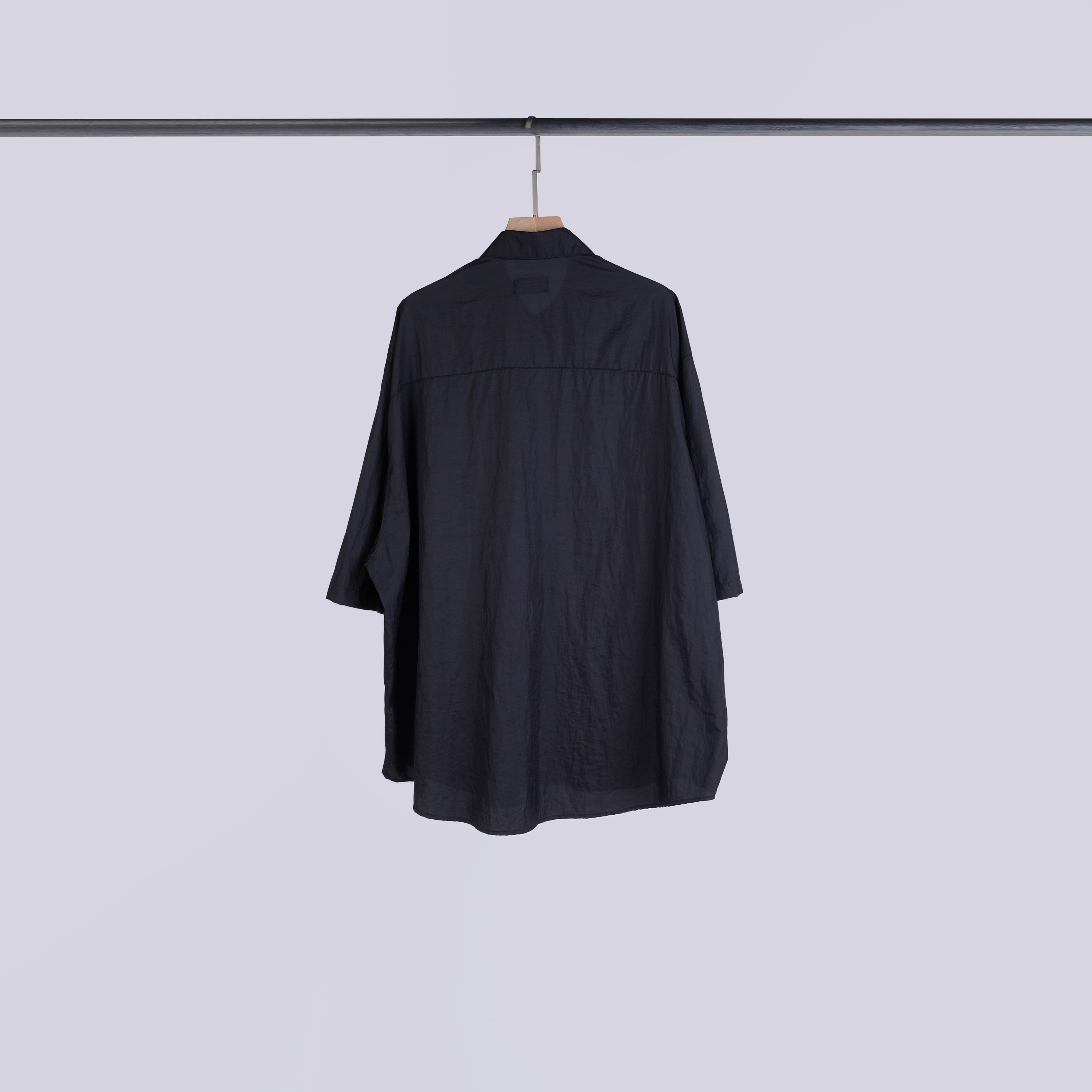 斜口袋拉鍊壓釦襯衫 | 就是黑