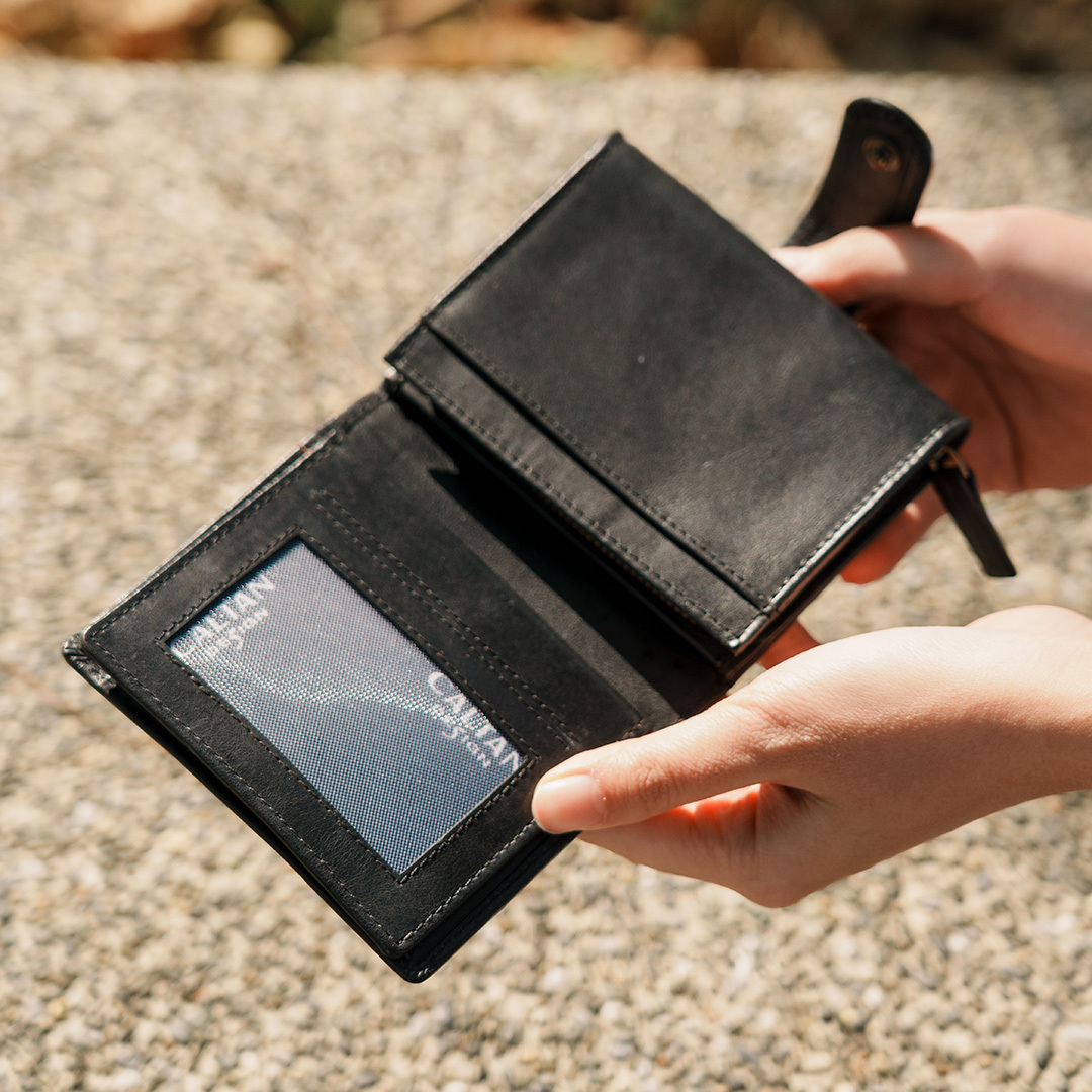 『新品上市』老爺有喜 睛漾真皮兩折多功能收納短夾(071848bk)