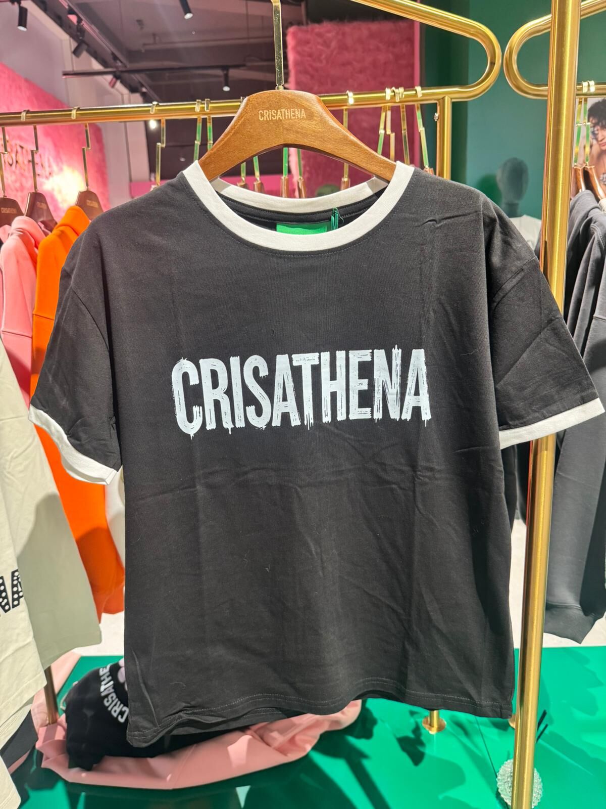 C129 Crisathena 塗鴉風T恤 - 黑色+白色