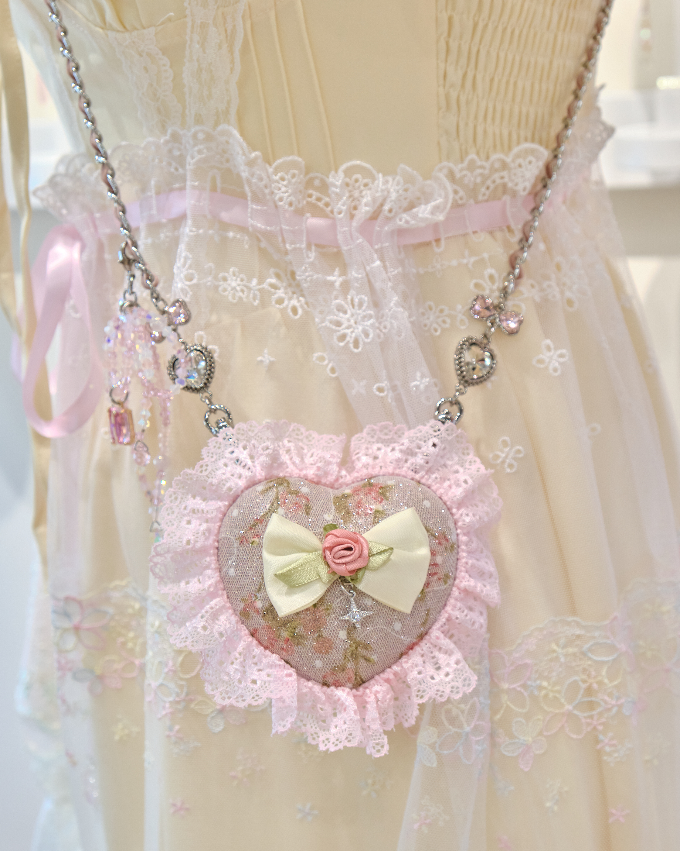 13537 Heart Lace Ribbon Crossbody Bag