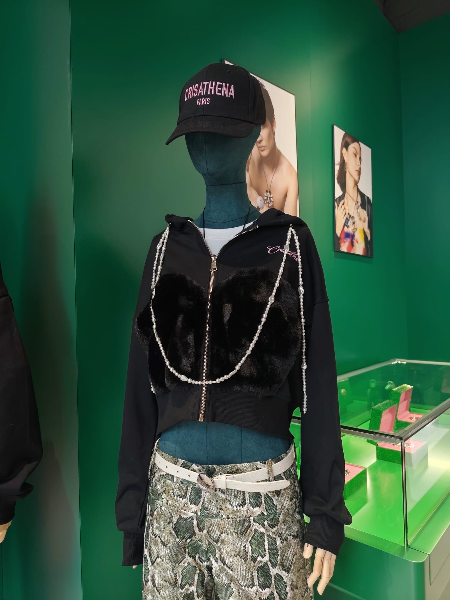 C131 Crisathena 毛毛珠珠鏈長袖外套 - 黑色