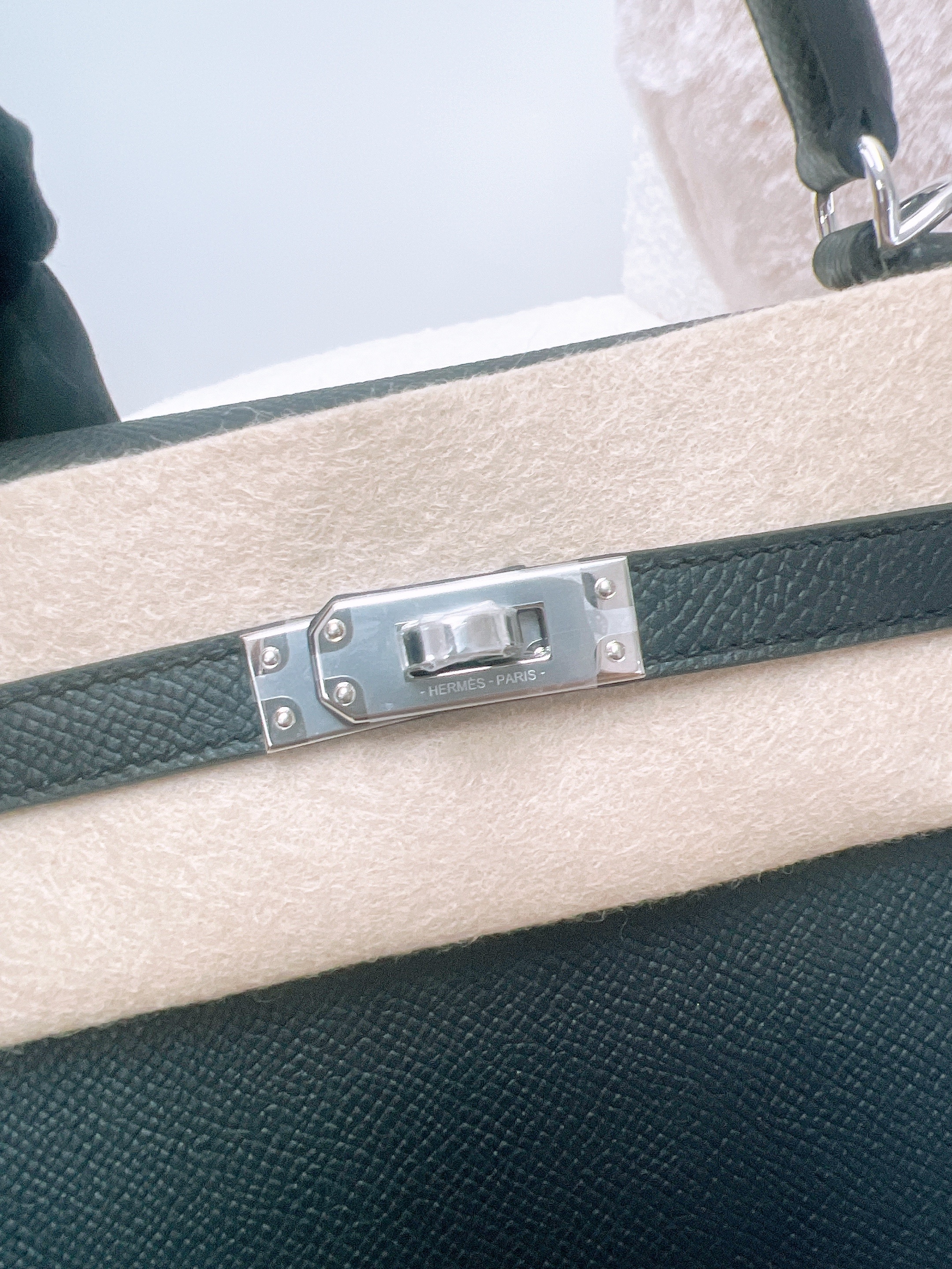 *Brand New* Hermes kelly 25 (black PHW/ stamp G)