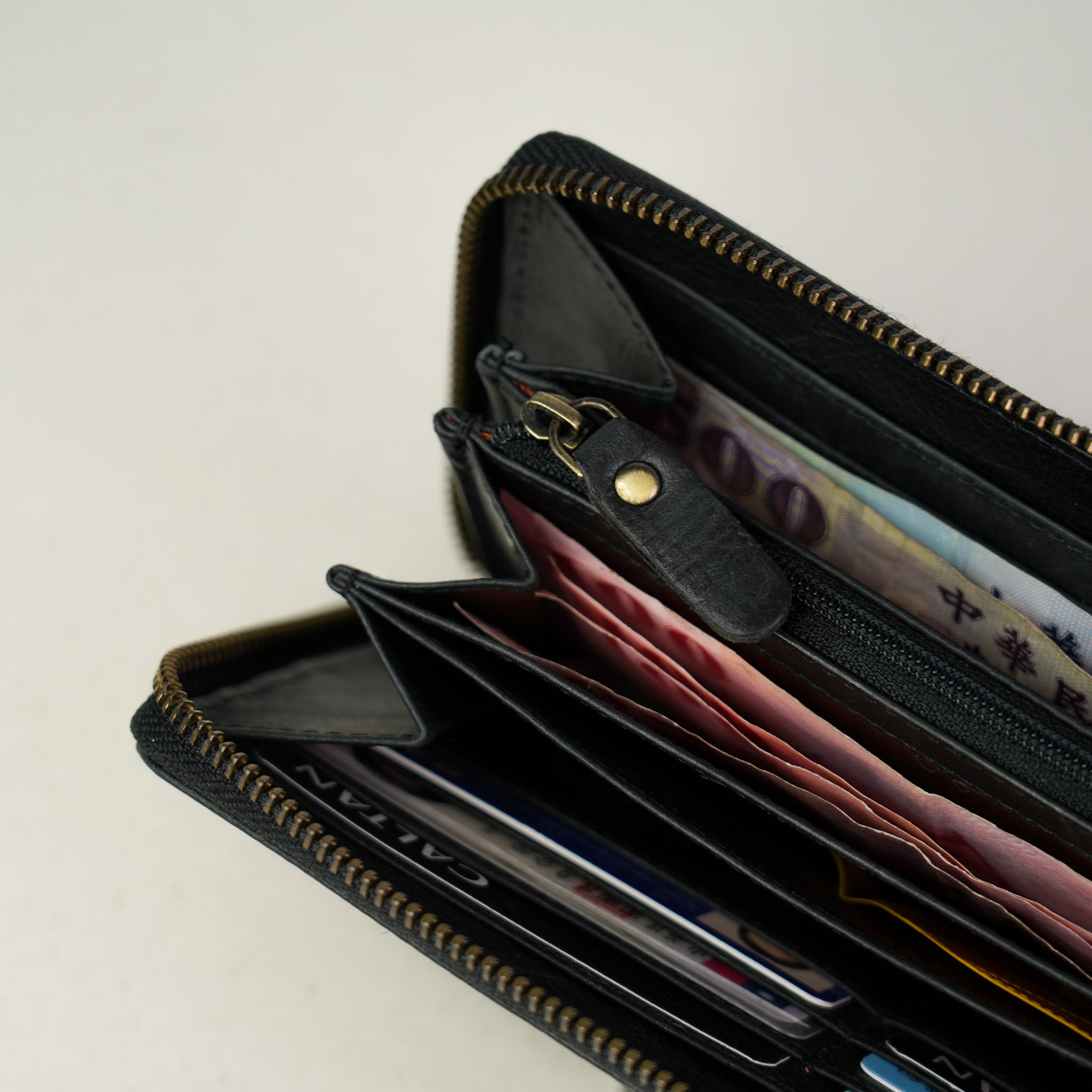 『新品上市』老爺有喜 ㄇ型拉鍊式名媛風真皮長夾(072009bk)