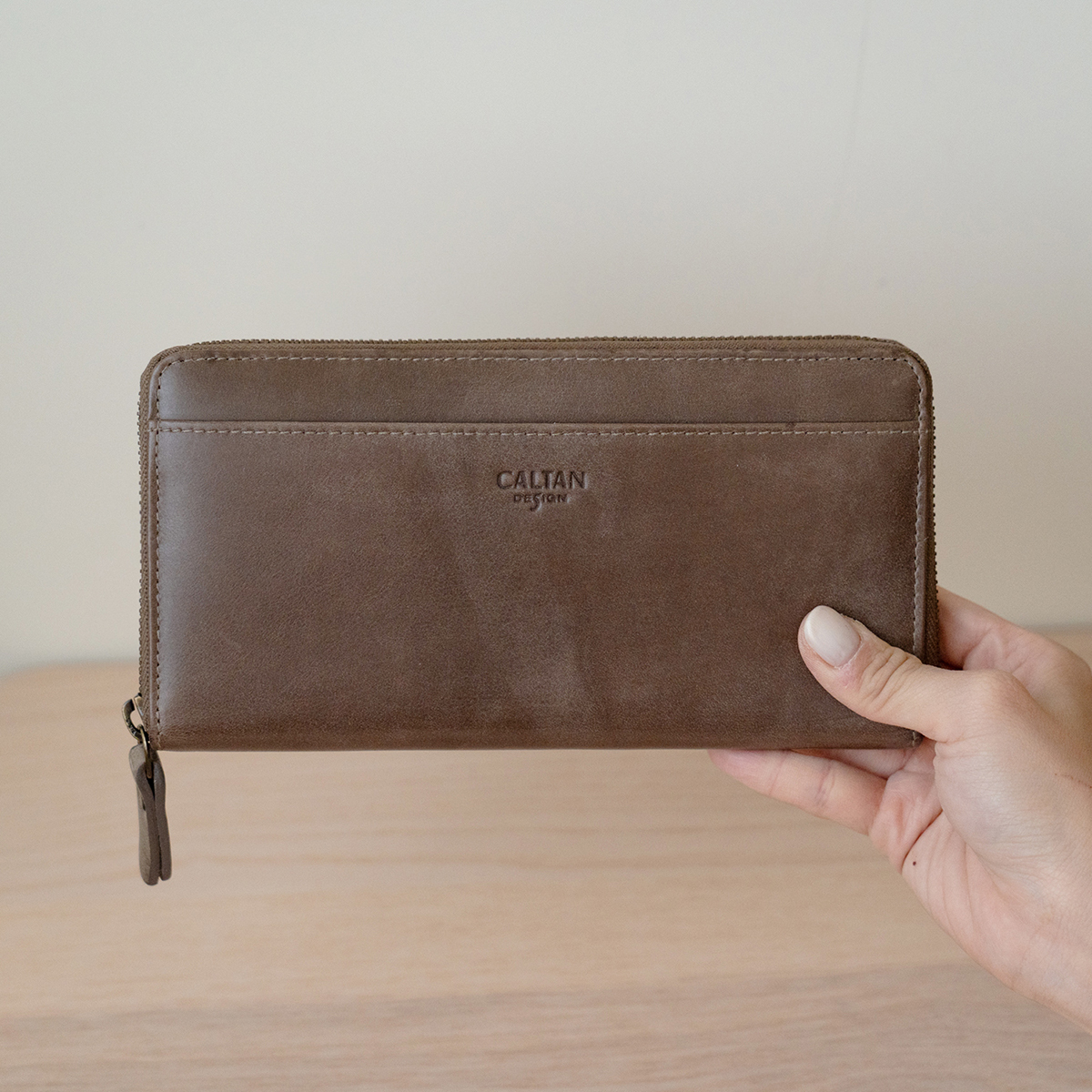 『新品上市』老爺有喜 ㄇ型拉鍊式名媛風真皮長夾(072009cl)