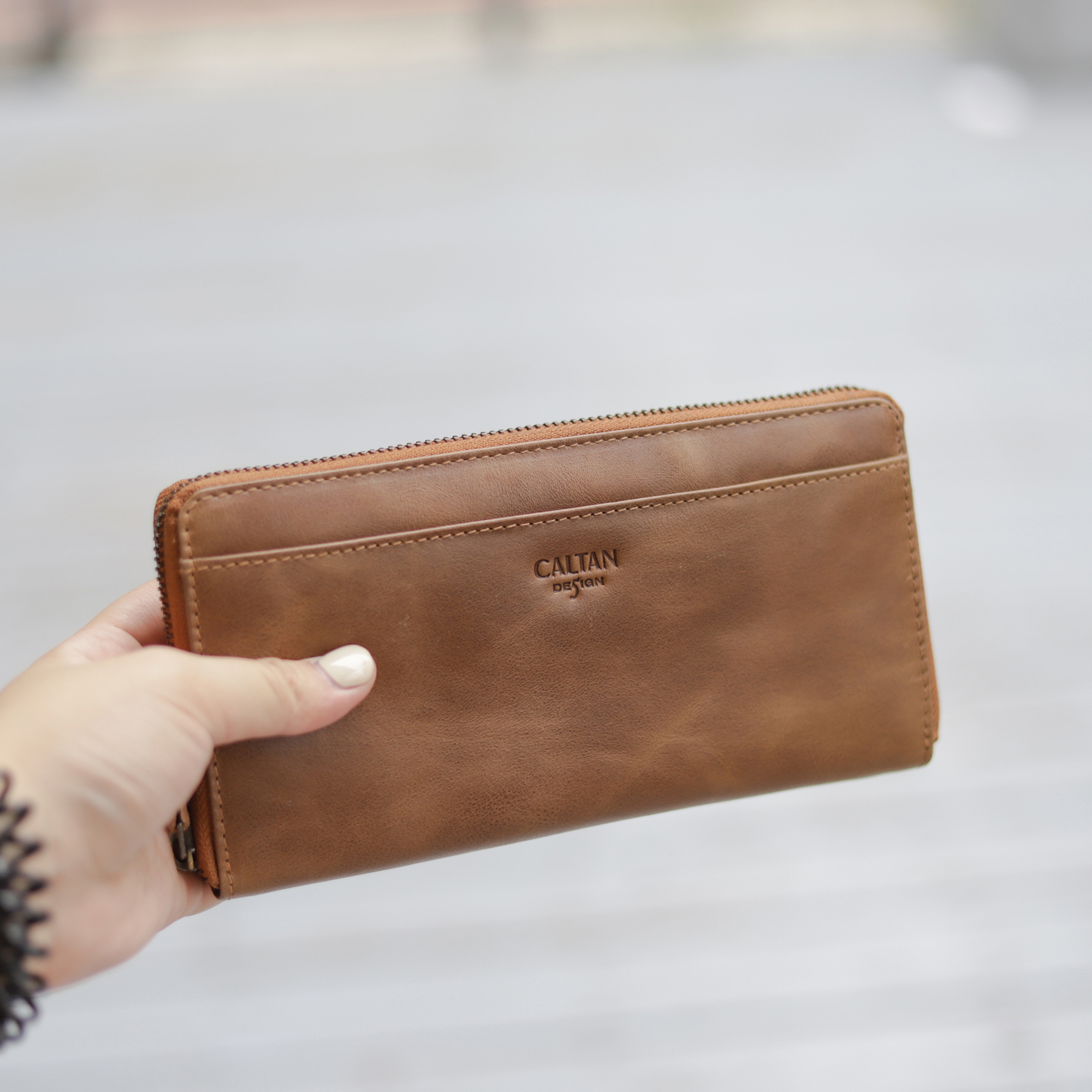 『新品上市』老爺有喜 ㄇ型拉鍊式名媛風真皮長夾(072009lt)