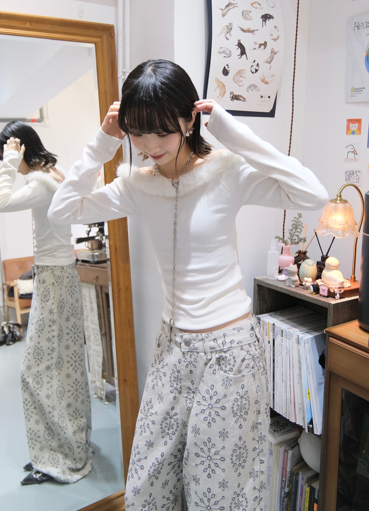 超修身毛毛圍邊露肩Top