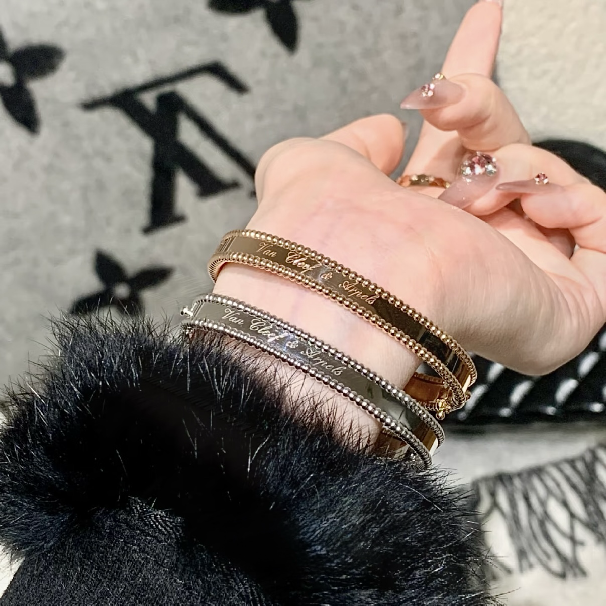 18k va”perlee經典簽名珠邊高奢定製手鐲系列