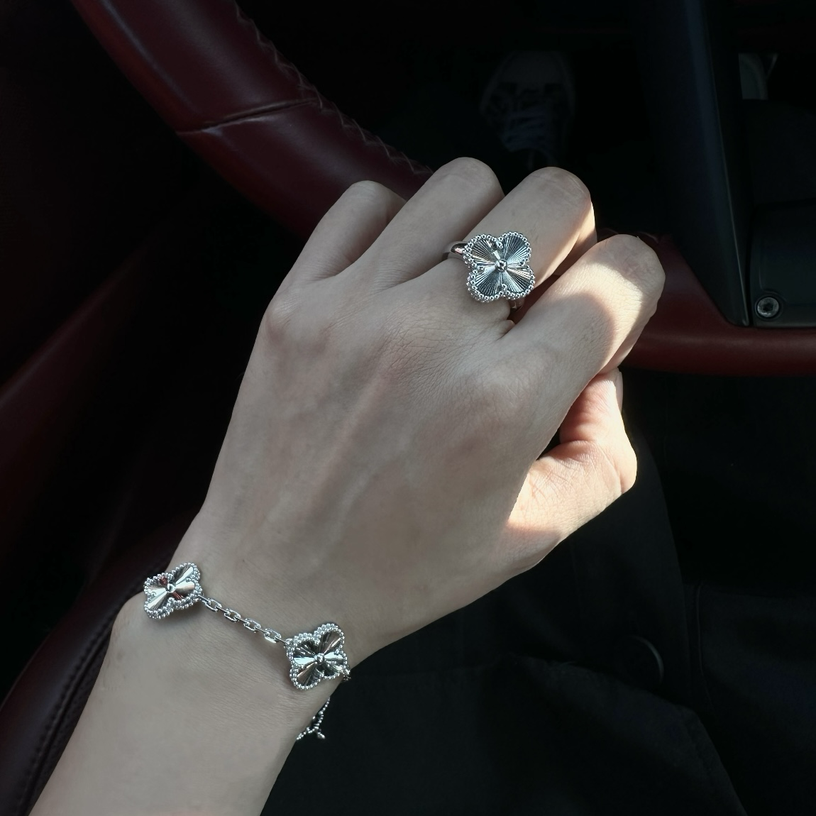 18k”va 經典激光雷射帶鑽四葉草戒”高奢定製全系列