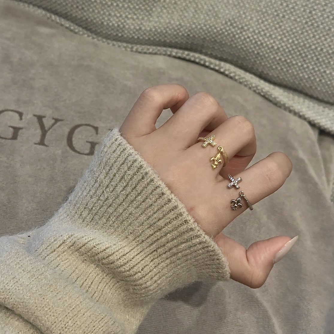 Gy”鳶尾花十字氛圍小墜”開口戒