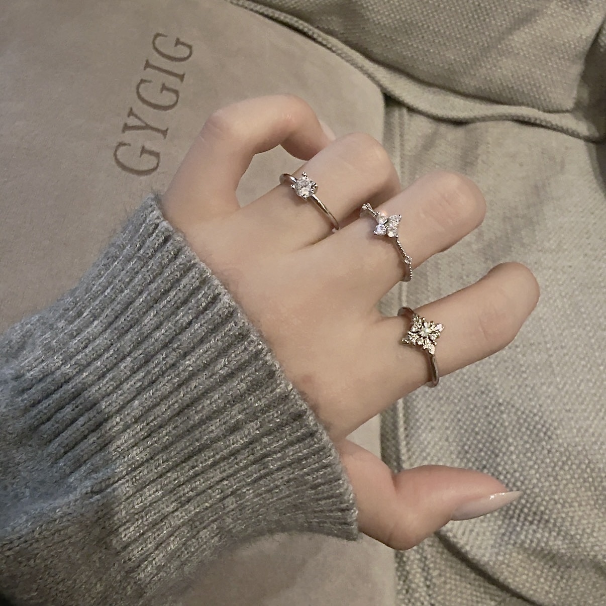 Gy”Bijou白金鑽小老花圓鑽細戒系列