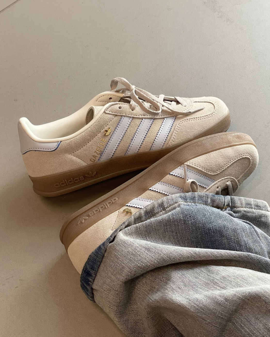 ADIDAS GAZELLE INDOOR 海鹽燕麥 米白 藍色 麂皮 德訓鞋 低筒休閒鞋 女鞋