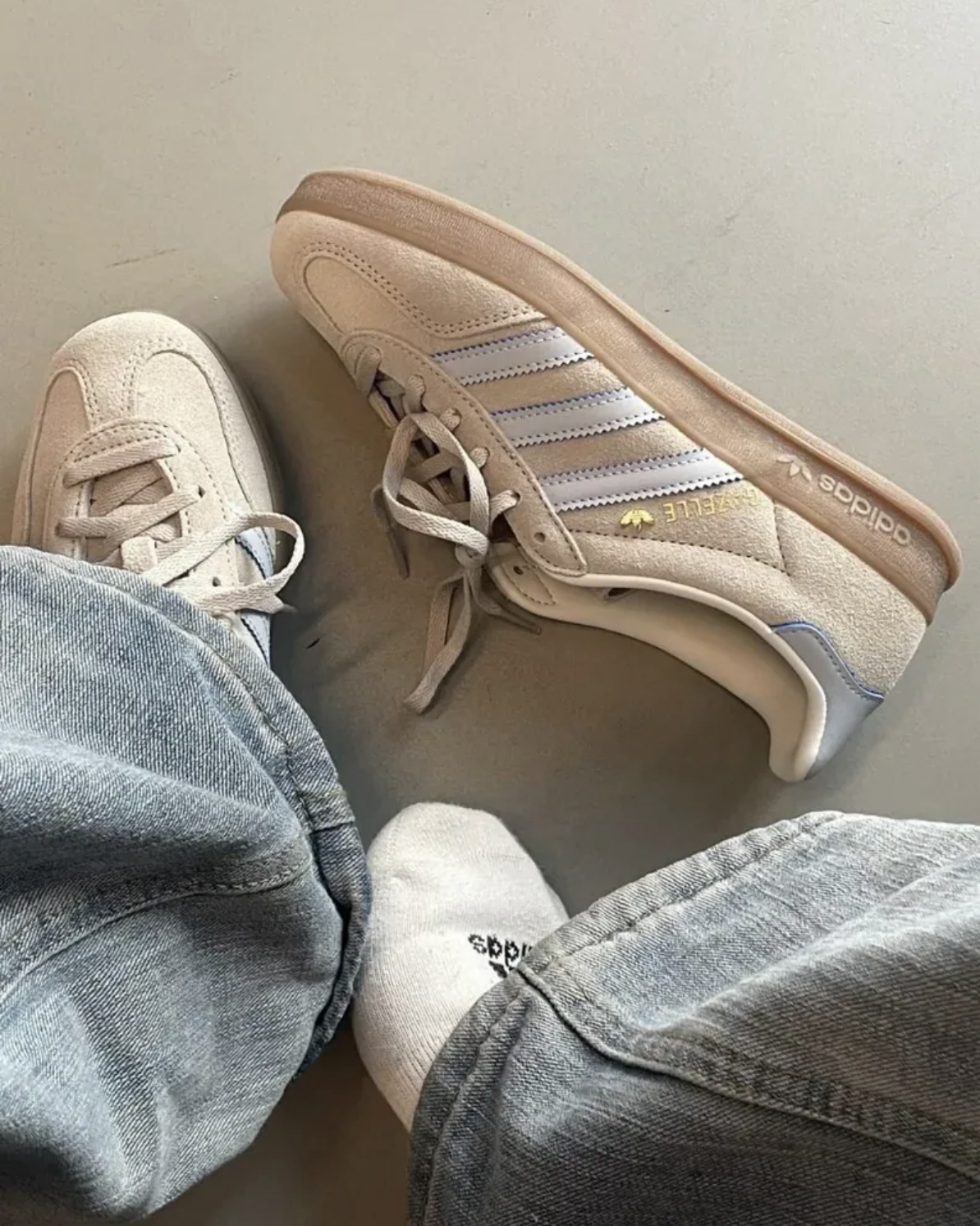 ADIDAS GAZELLE INDOOR 海鹽燕麥 米白 藍色 麂皮 德訓鞋 低筒休閒鞋 女鞋