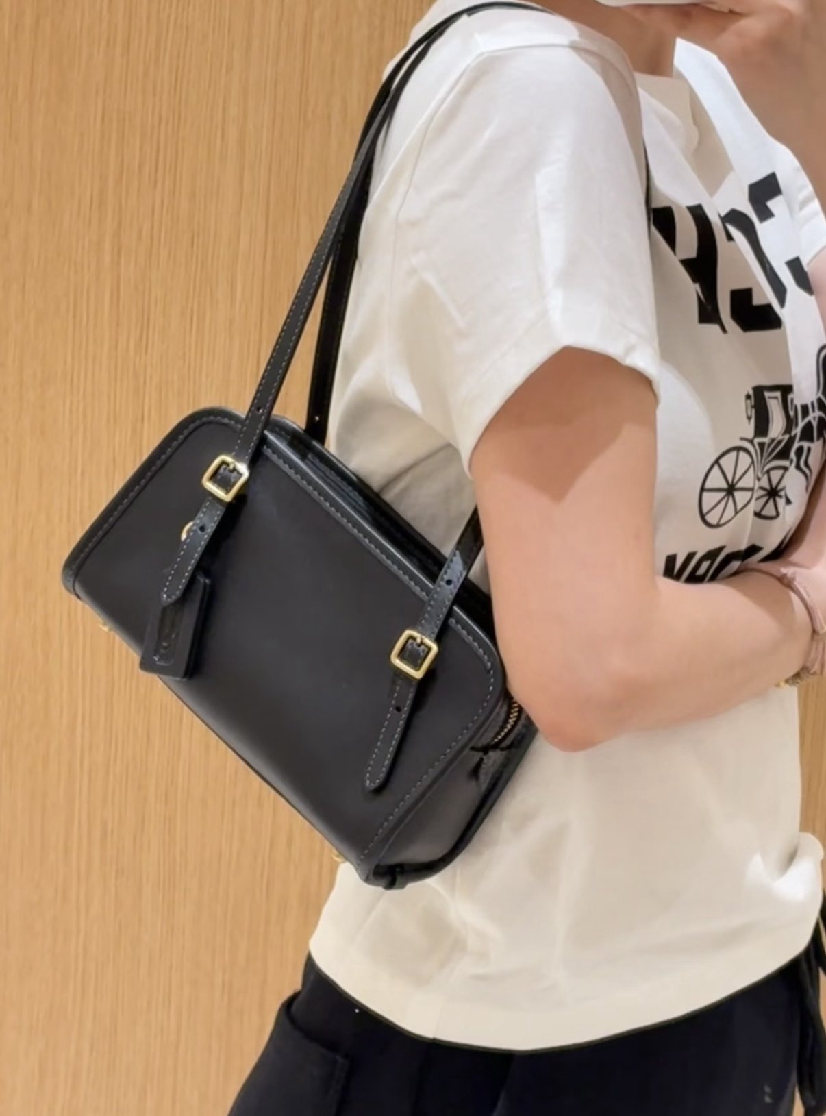 Coach Swing Zip Bag 20｜拉鍊手袋