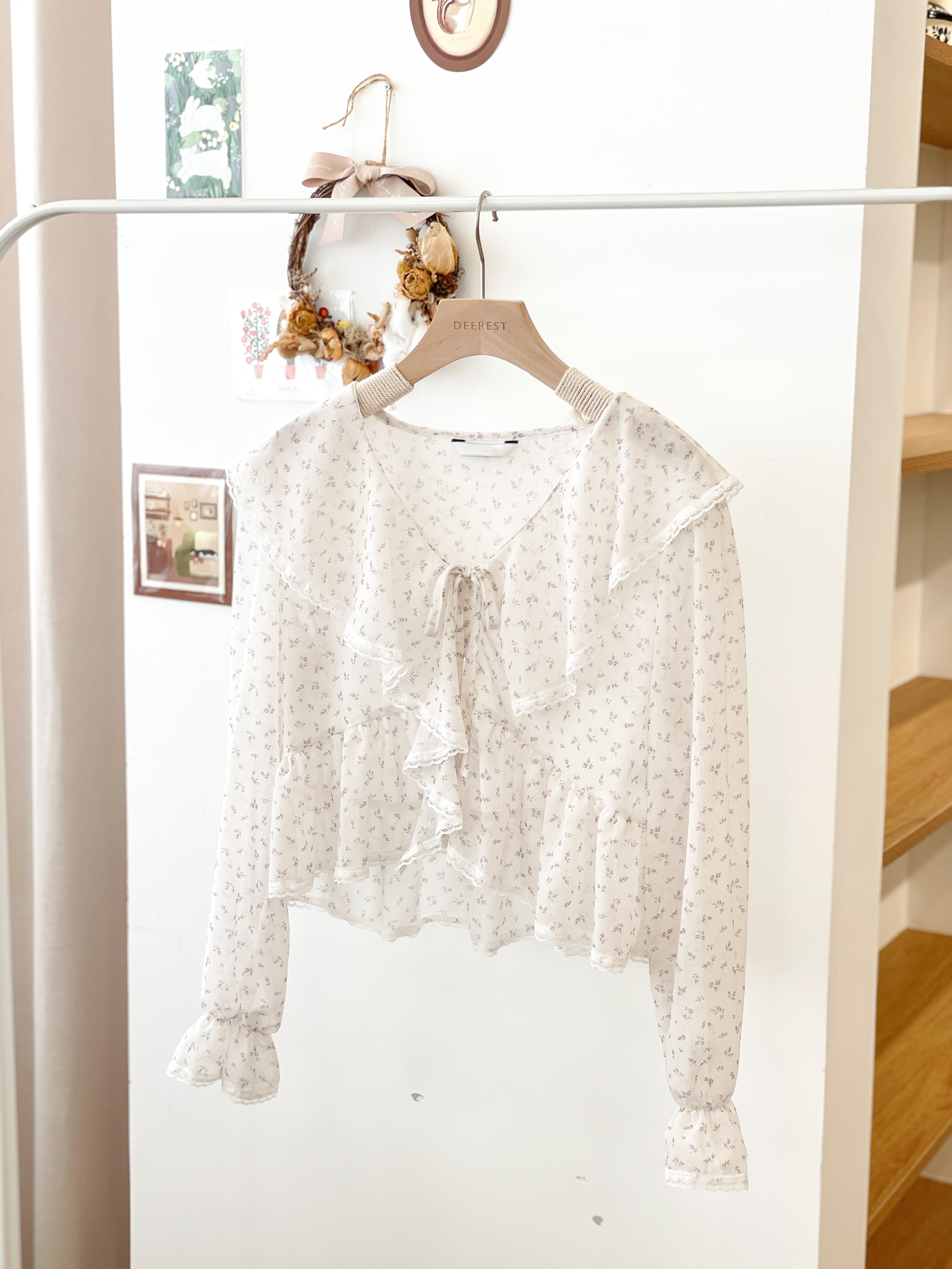 T1485 Celia Floral V-neck Blouse