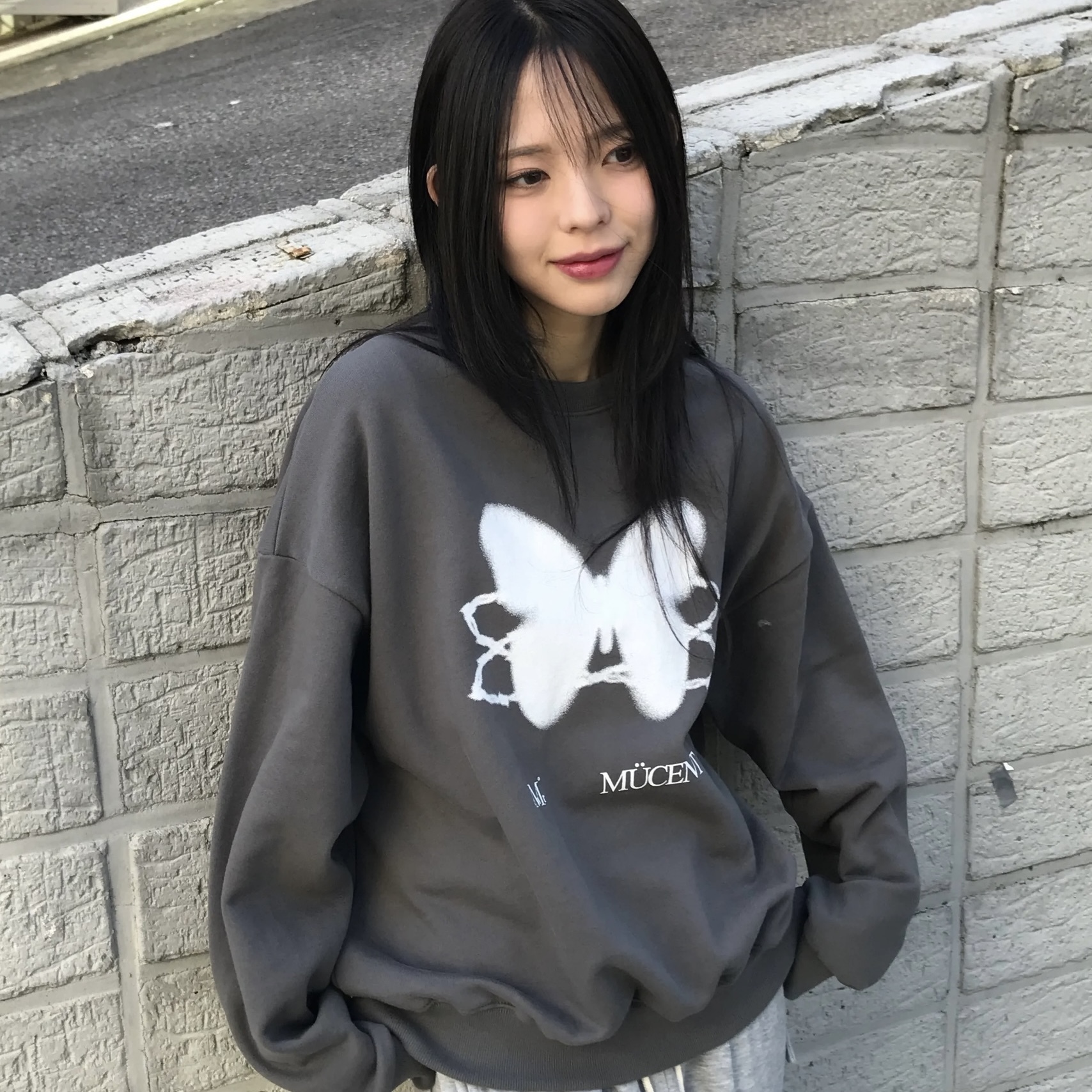 MUCENT 鏈條 蝴蝶 寬鬆大學T 長袖 上衣 韓國代購 三色